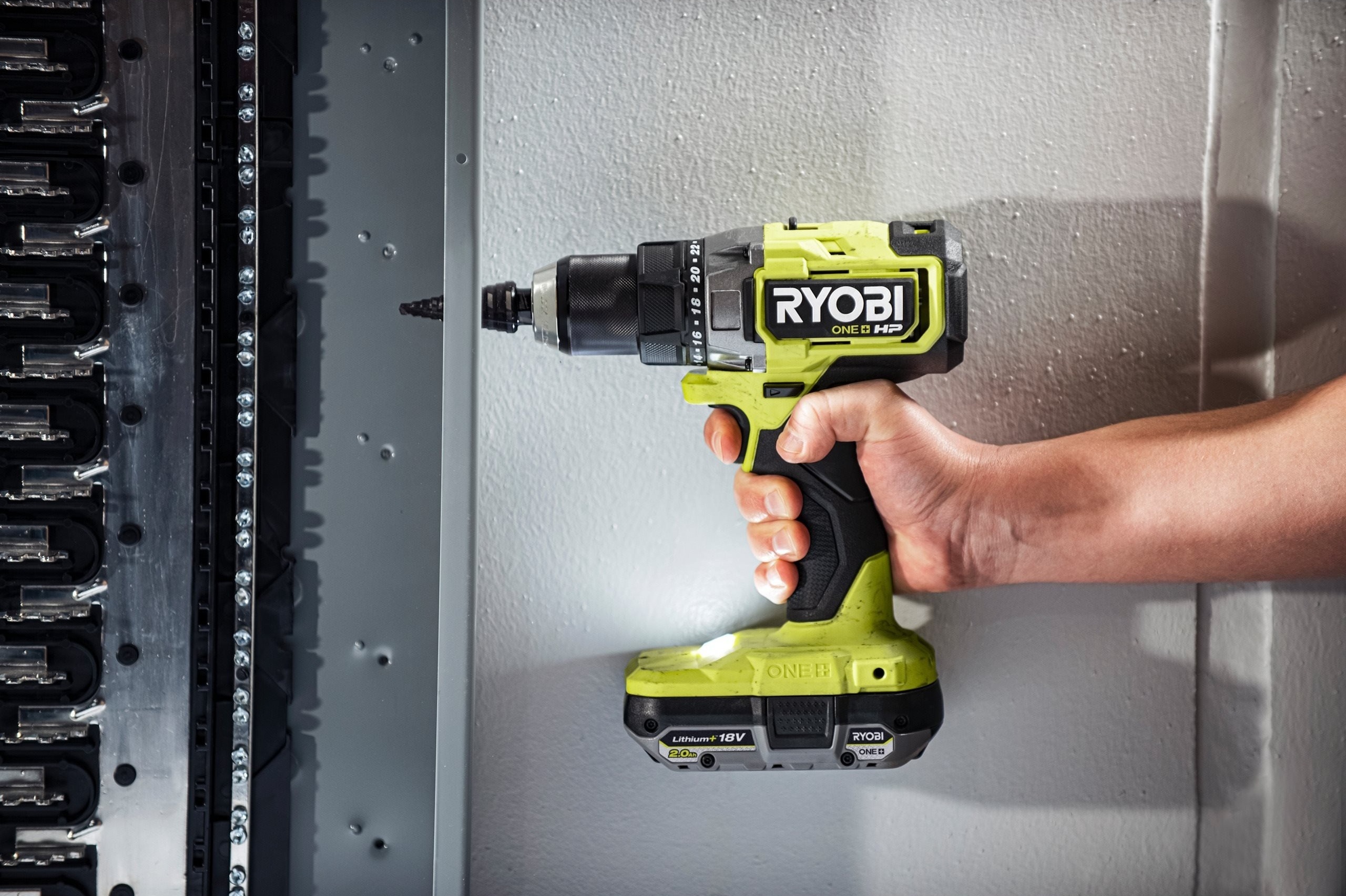 Набор аккумуляторов Ryobi ONE+ RB18242X 18В 1х2А·ч 1х4А·ч (5133005509) фото 2