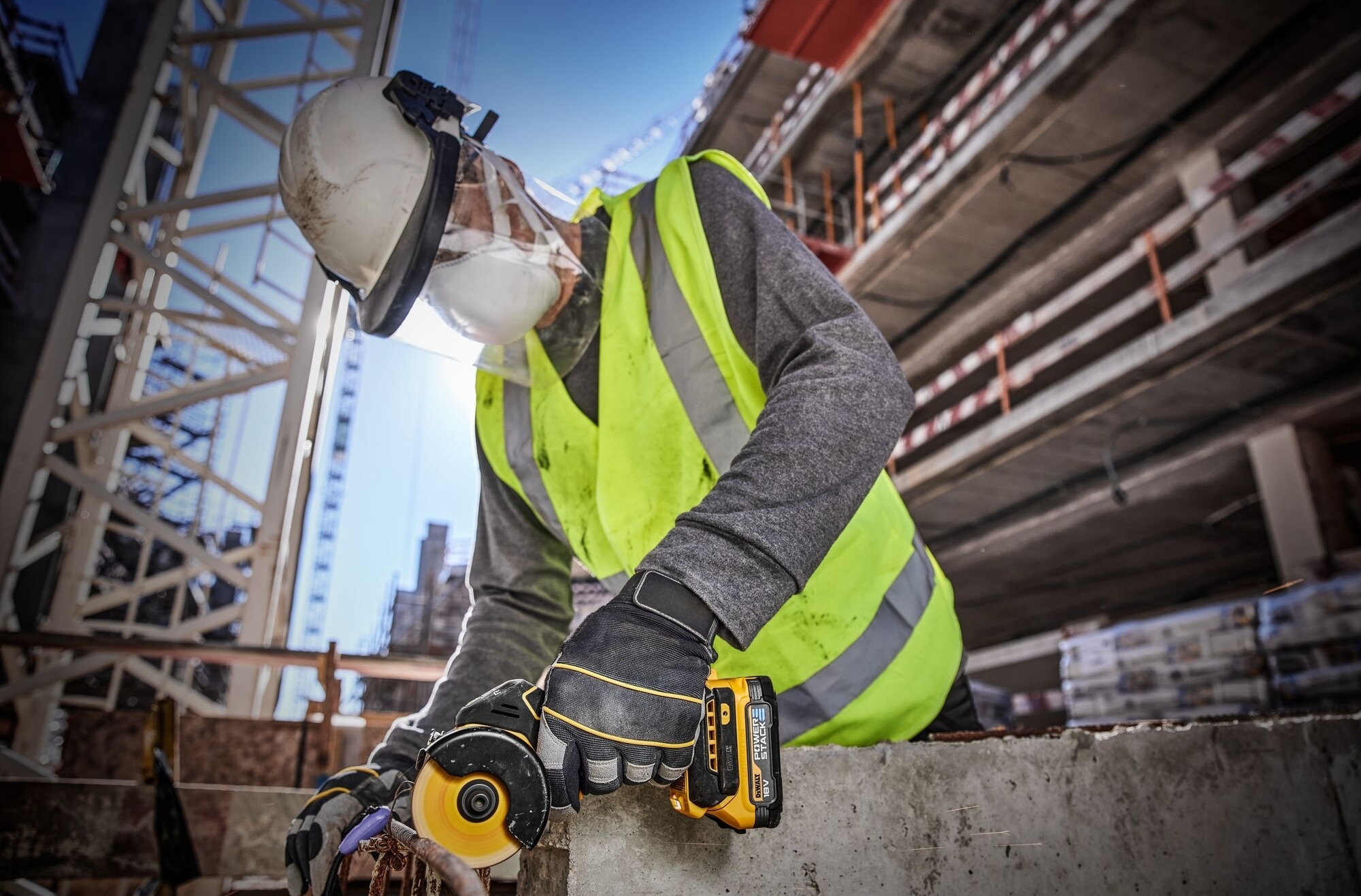 Пила дискова акумуляторна DeWalt 18В XR (без АКБ та ЗП), (DCS438N)фото