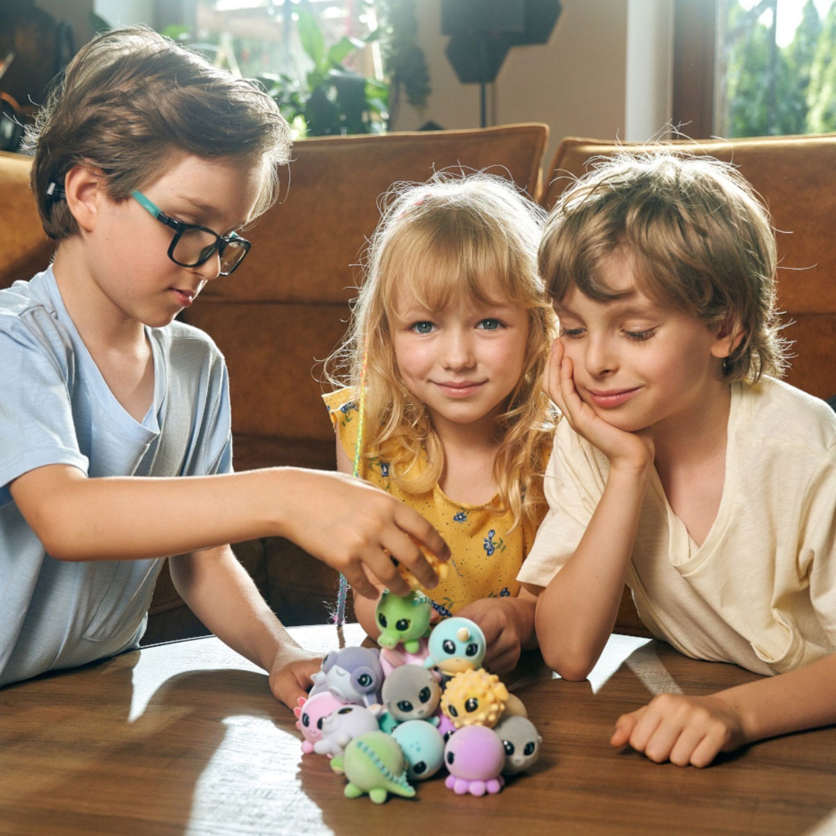 Колекційна фігурка Flockies S2 - Бігемотика Анна (FLO0412)фото