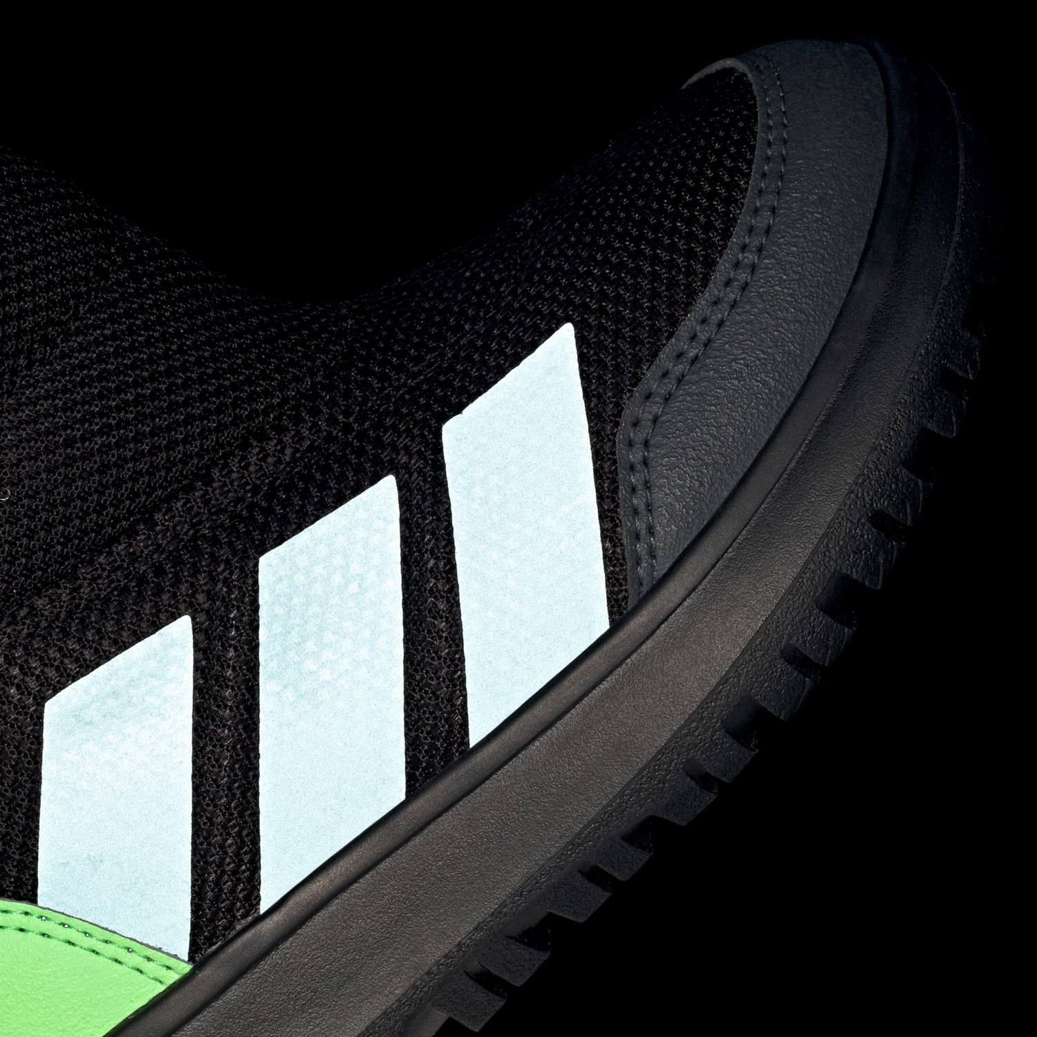 Чоботи дитячі Adidas Winterplay C JQ2630 28 (10 K) чорніфото