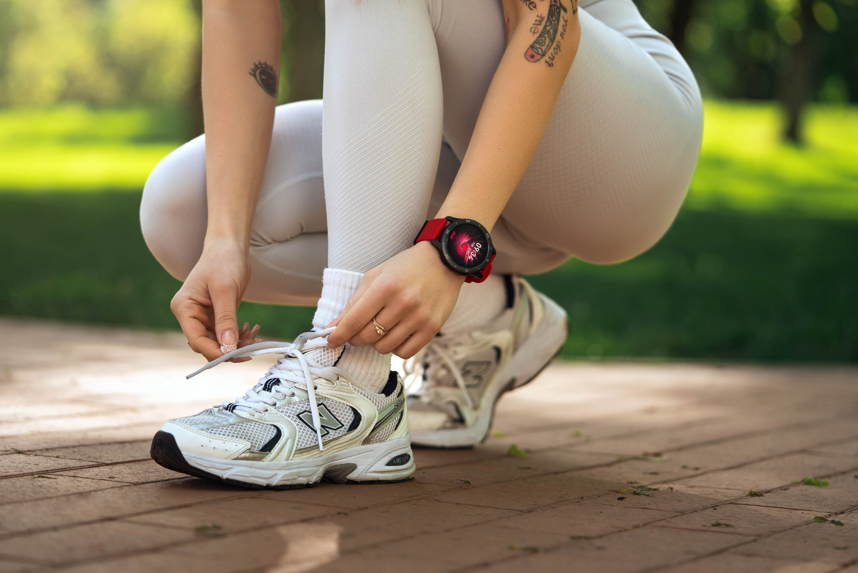 Смарт-часы 2E Motion GT2 47mm Black-Red + ремешок зеленый (2E-CWW21BKRD-WS) фото 11