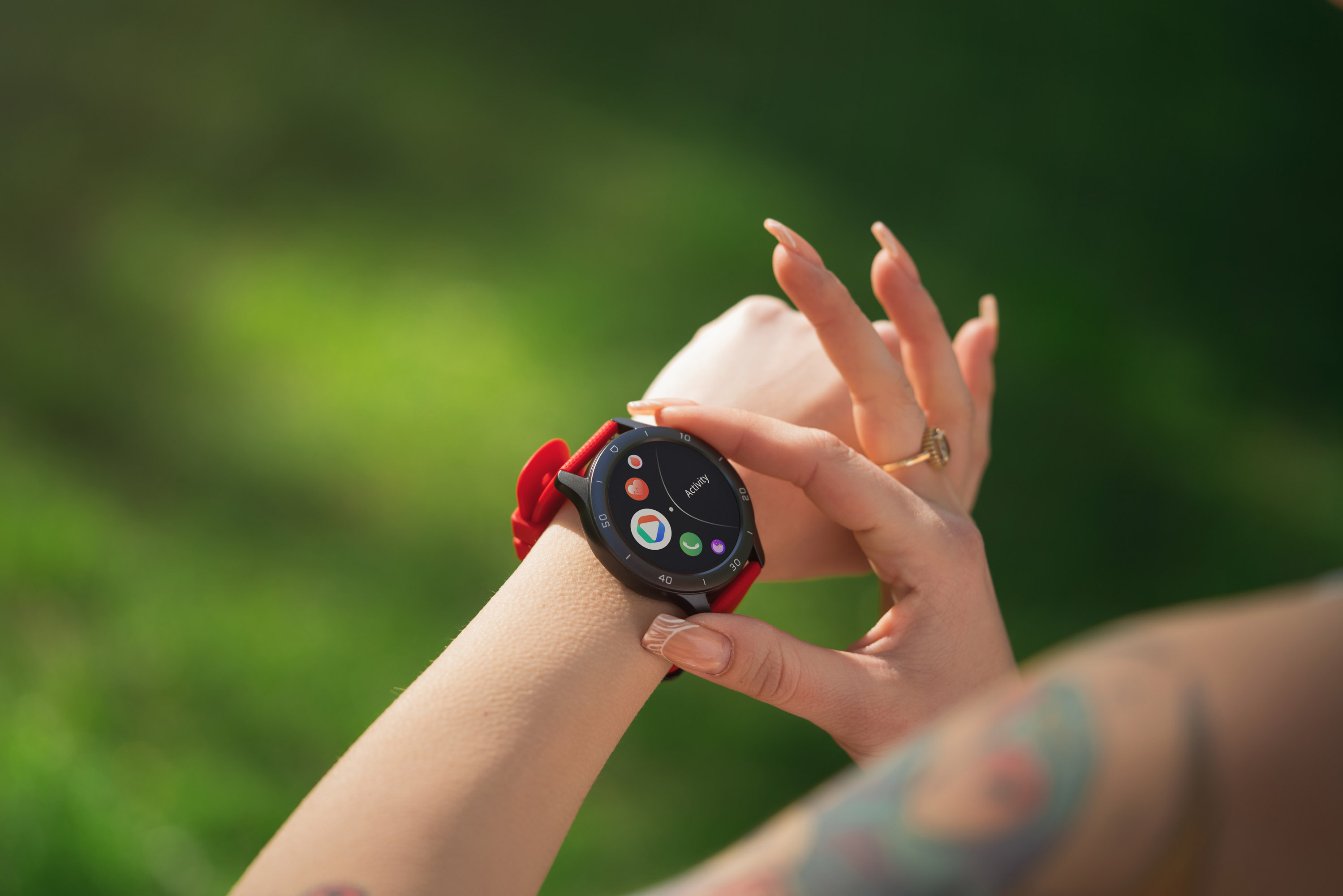 Смарт-часы 2E Motion GT2 47mm Black-Red + ремешок зеленый (2E-CWW21BKRD-WS) фото 13