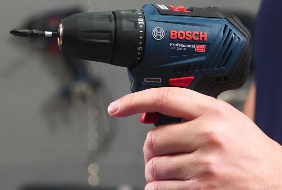 Шуруповерт-дрель Bosch GSR 12V-30 (0.601.9G9.001S) повреждена упаковка фото 