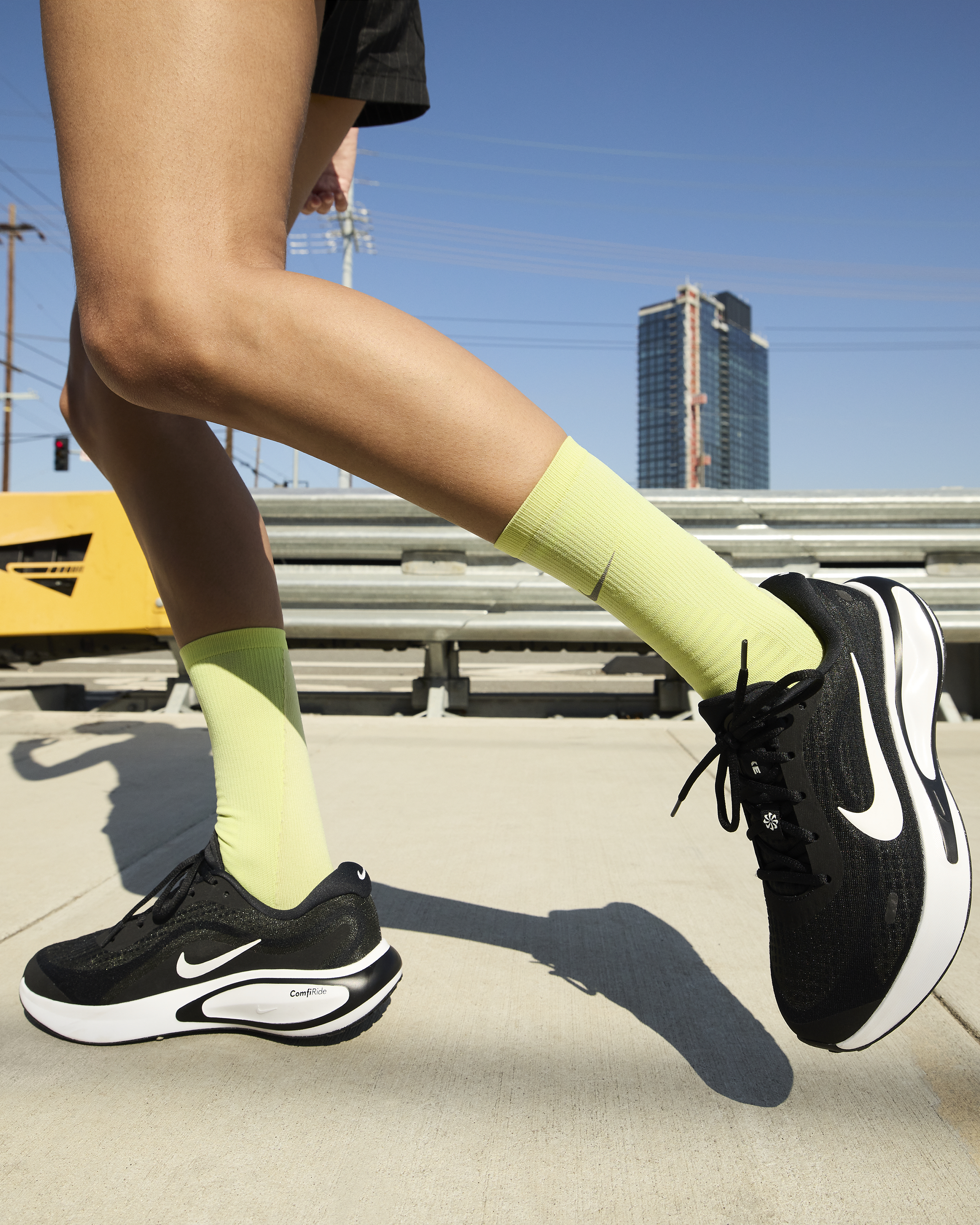 Кроссовки женские Nike W Journey Run FJ7765-001 36,5 (6 US) черные фото 9