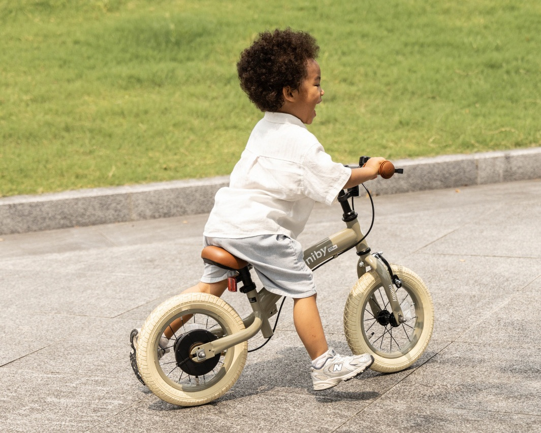 Велосипед - беговел Miniby 3в1/12" Grey-Green (CB02MiniBy12Grey-Green) фото 12