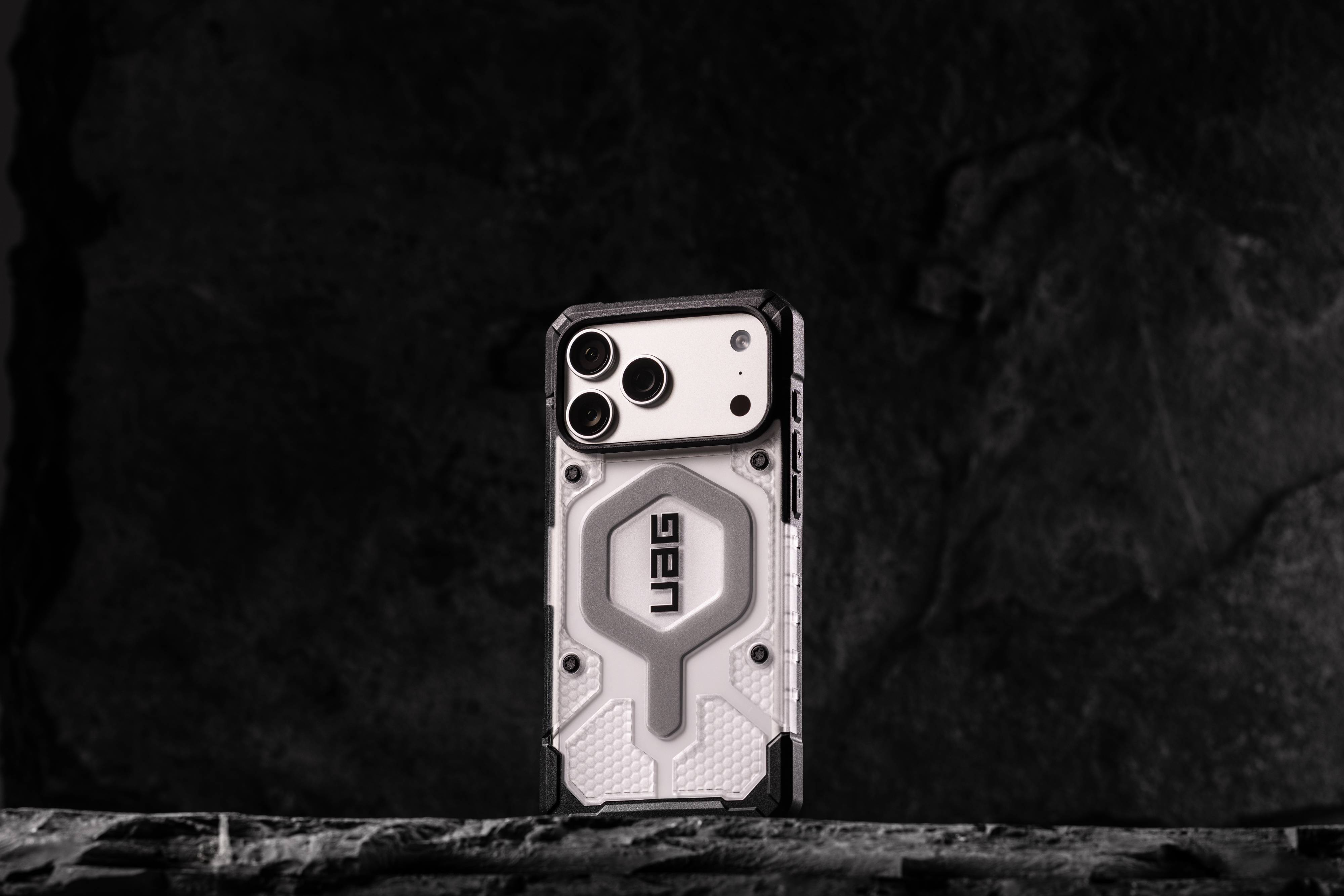 Чехол UAG для Apple iPhone 17 Pro Max, Pathfinder Clear MagSafe, Ice/Silver (114552114333) фото 10