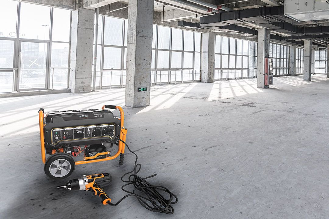 Генератор бензиновый Neo Tools 230В, 3кВт + солнечная панель Neo Tools 15Вт, 2xUSB (04-730P) фото 