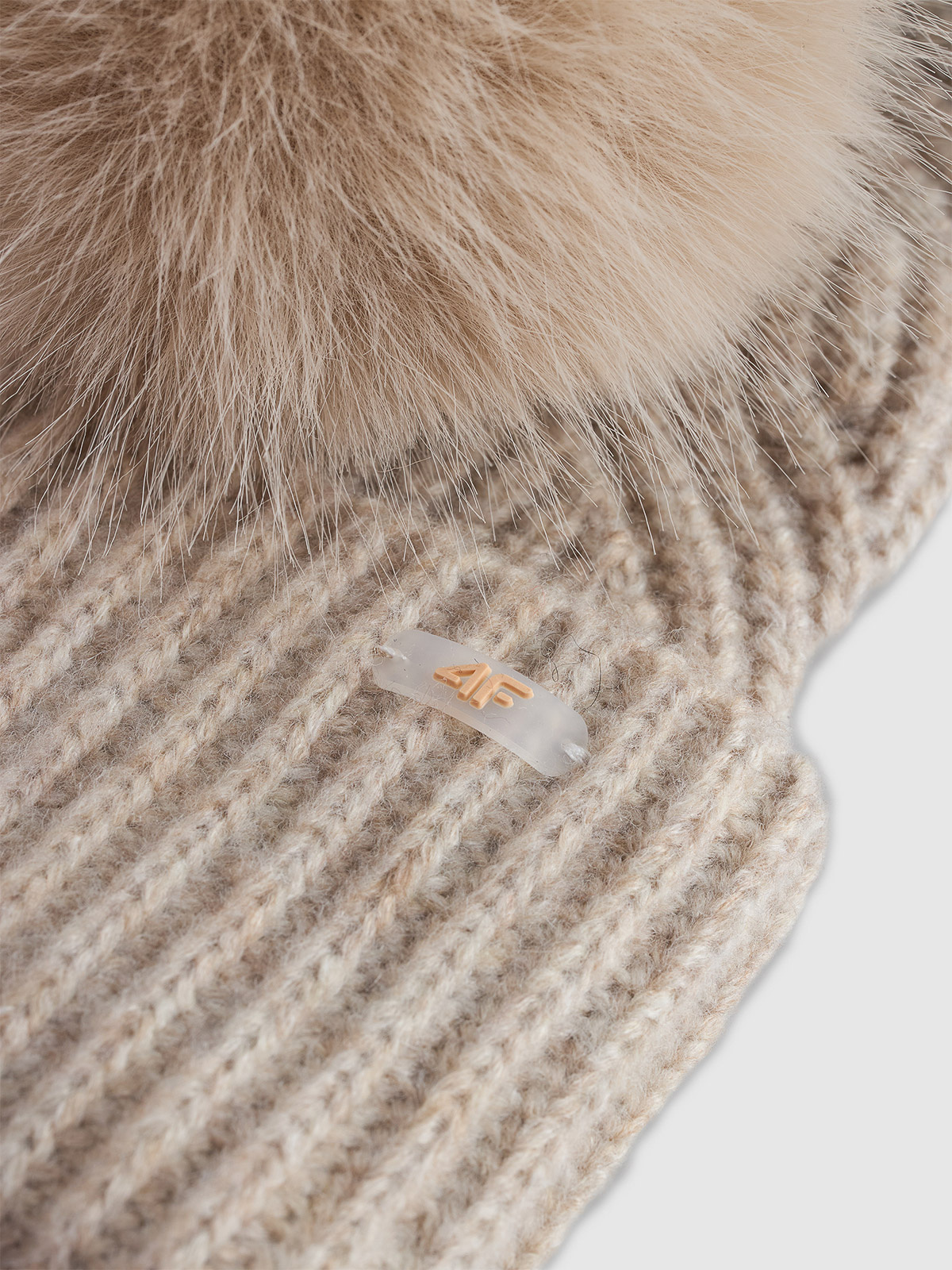 Шапка женская 4F Cap F620 S бежевая фото 2