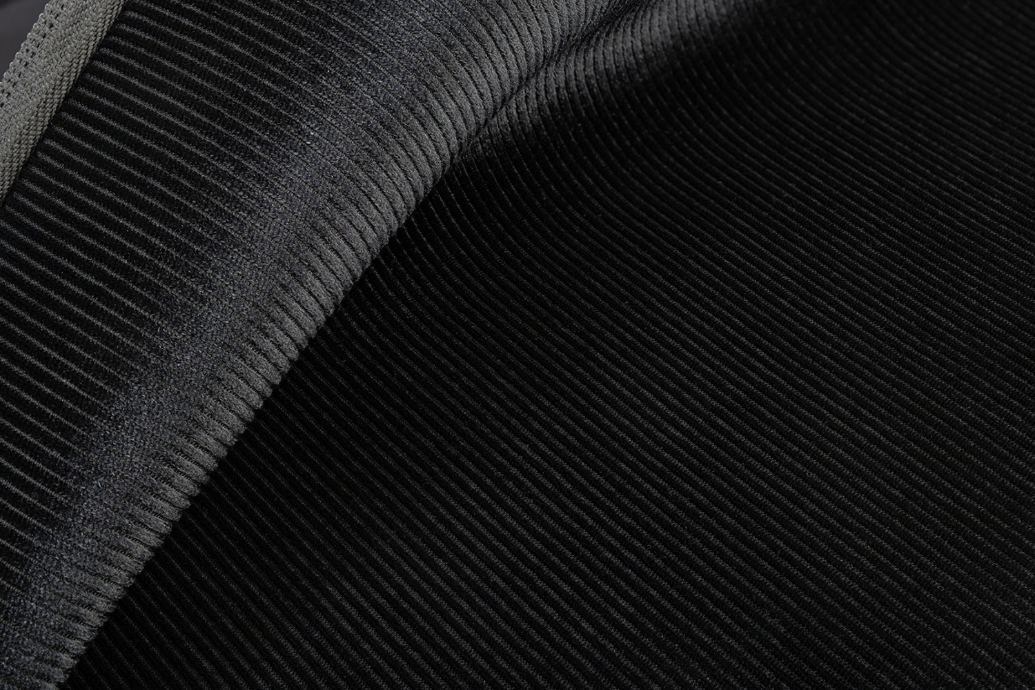 Чехол Tucano Velluto для Apple MacBook Pro 16", Black (BFVELMB16-BK)фото