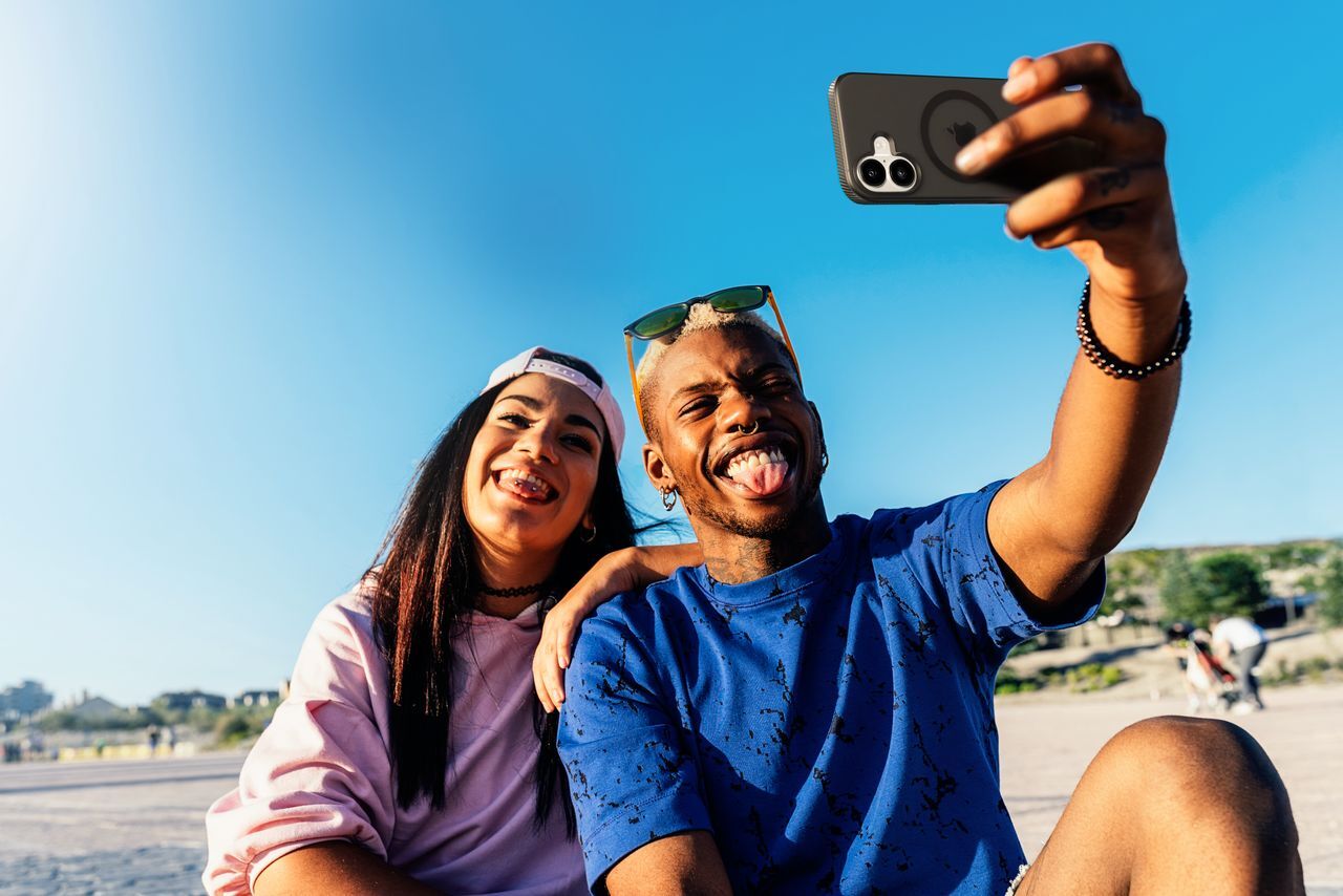 Чехол Belkin для Apple iPhone 17 Magnetic Protective Grip Black (MSA034HQBK) фото 18