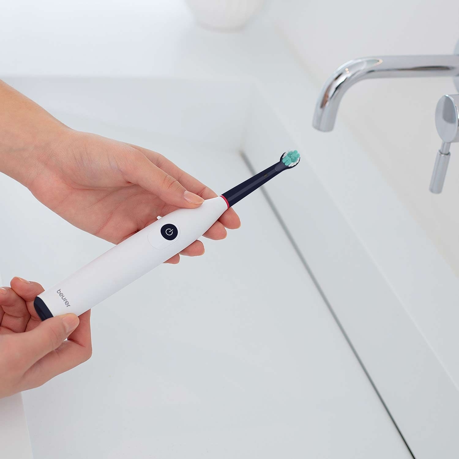 Электрическая зубная щетка Beurer TB 15 GP фото 5