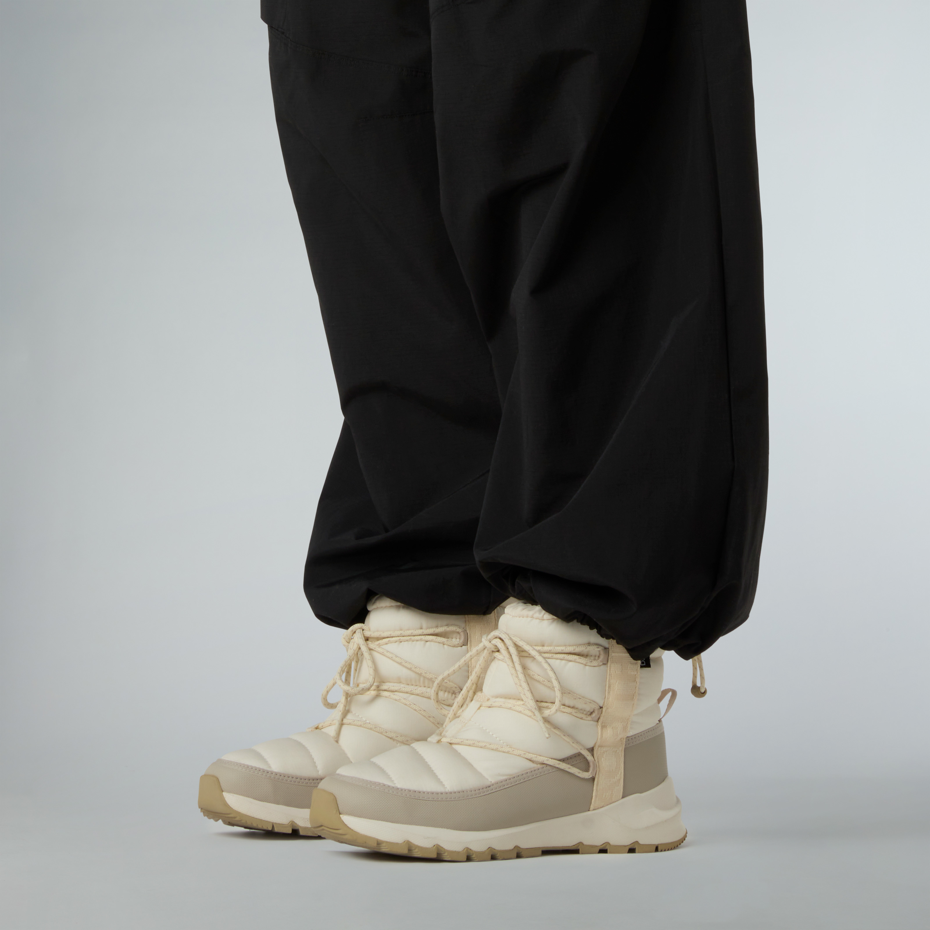 Сапоги женские The North Face W Thermoball Lace Up Wp NF0A5LWD-32F1 36 (5 US) молочные фото 