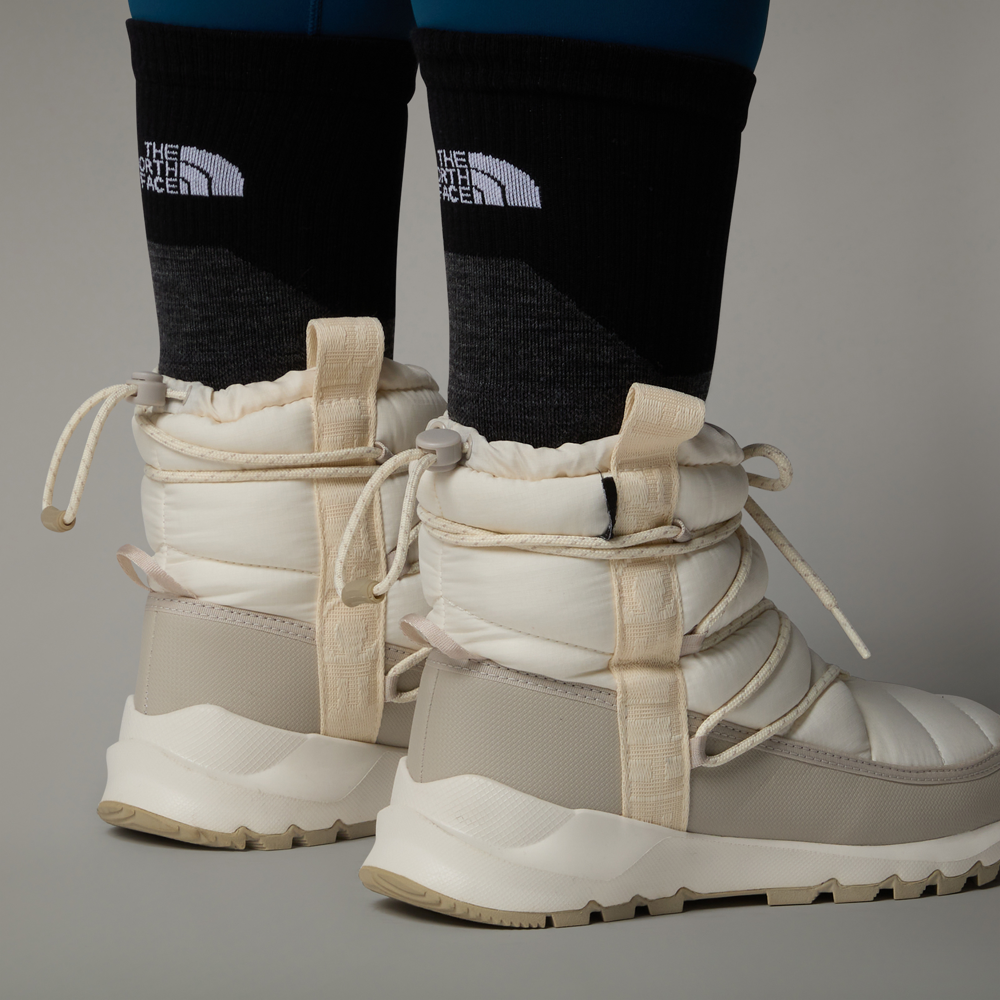 Сапоги женские The North Face W Thermoball Lace Up Wp NF0A5LWD-32F1 36 (5 US) молочные фото 