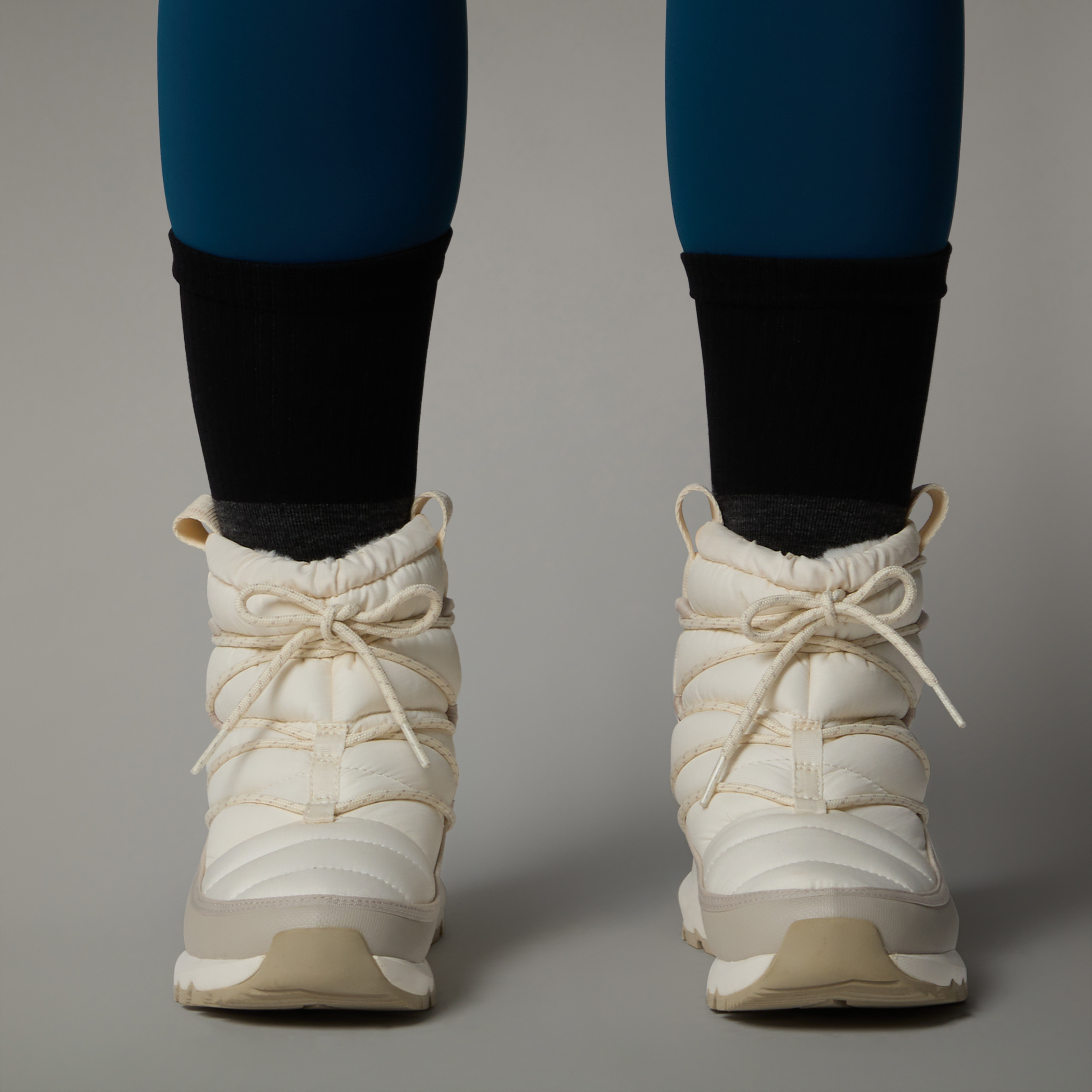 Сапоги женские The North Face W Thermoball Lace Up Wp NF0A5LWD-32F1 36 (5 US) молочные фото 