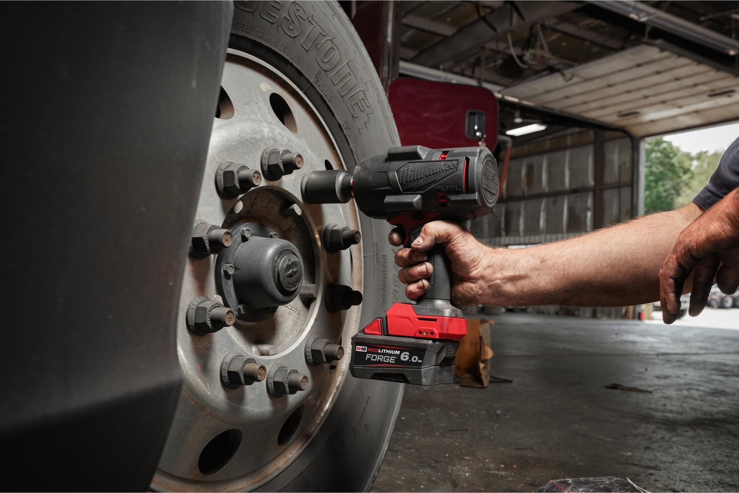 Гайковерт ударный Milwaukee M18 FHIW2F12-0X 18В (без АКБ и ЗУ), (4933492782) фото 