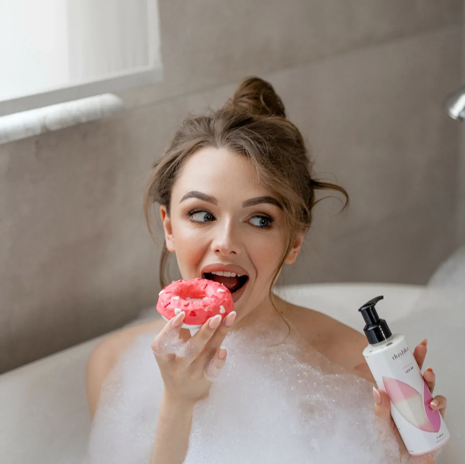 Бомбочка-пончик для ванны Dushka Клубника 150 г фото 2