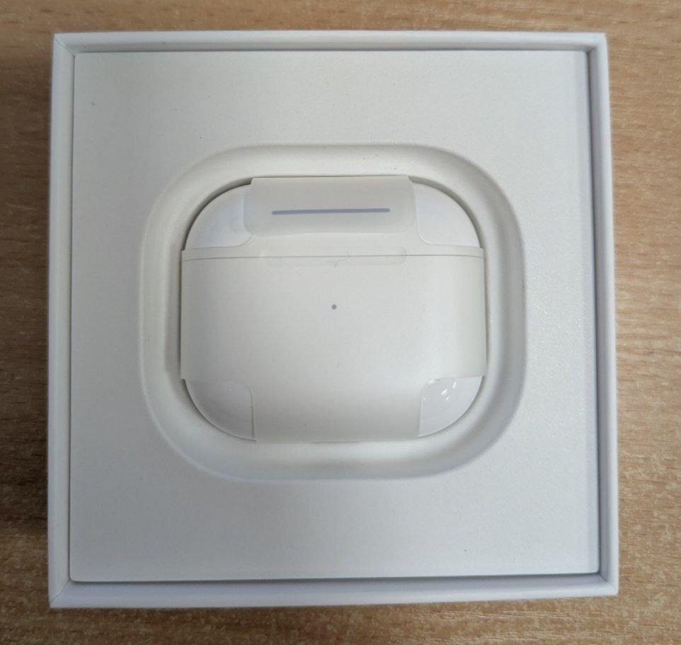 Наушники Apple AirPods 3rd generation with MagSafe Charging Case (MME73TY/A) фото 2