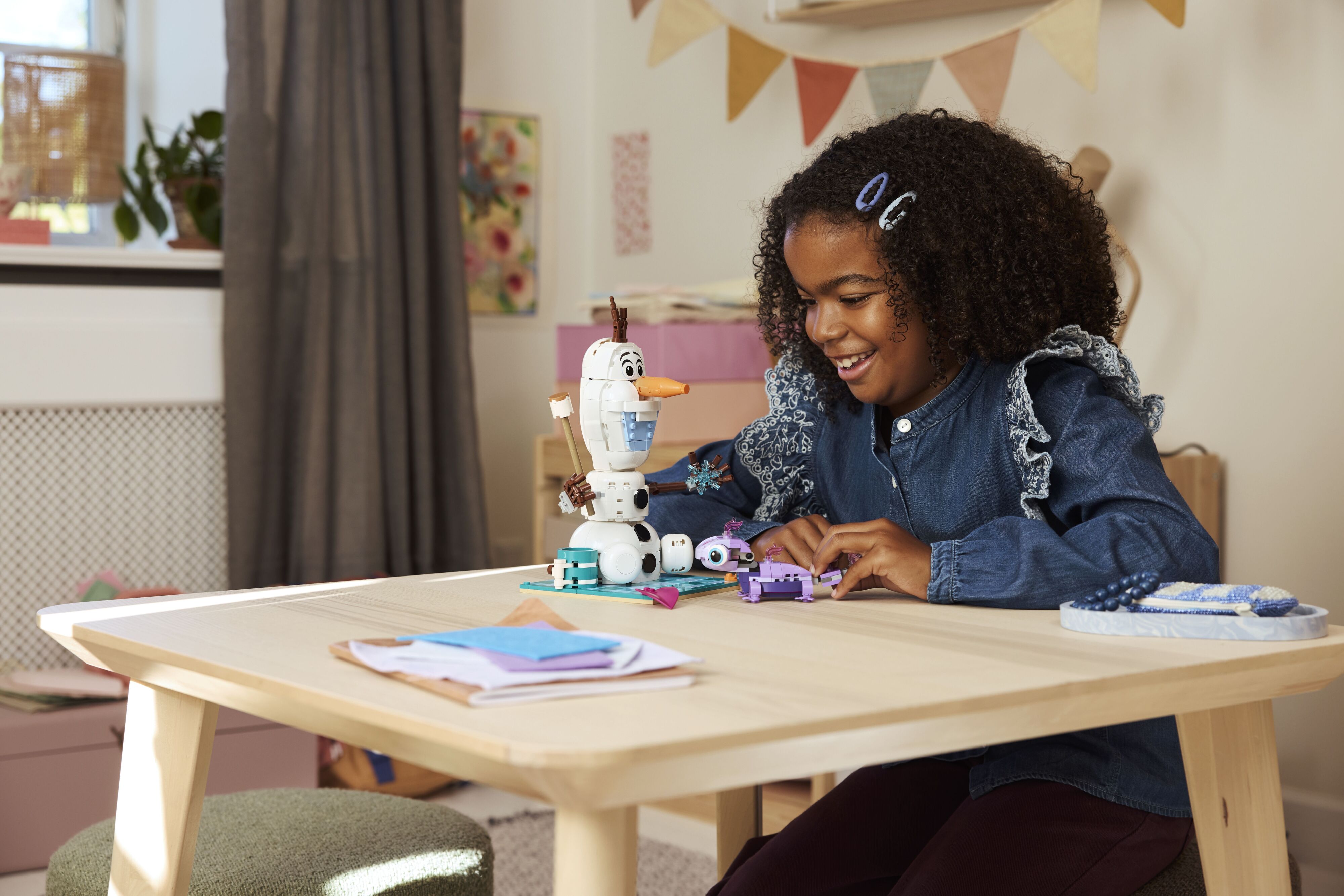 LEGO 43287 Disney Princess Веселье на пикнике Олафа и Бруни фото 8