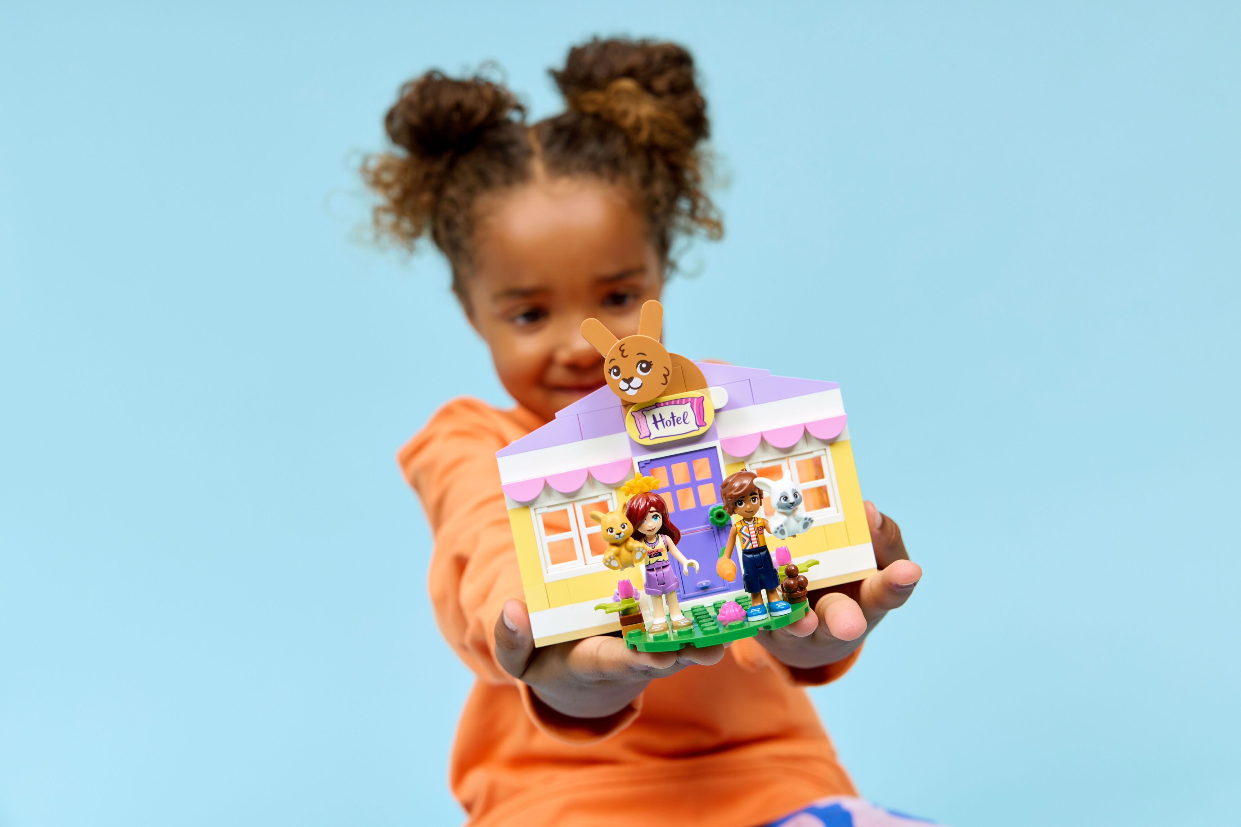 LEGO 42679 Friends Отель Bunny в Хартлейк-Сити фото 9