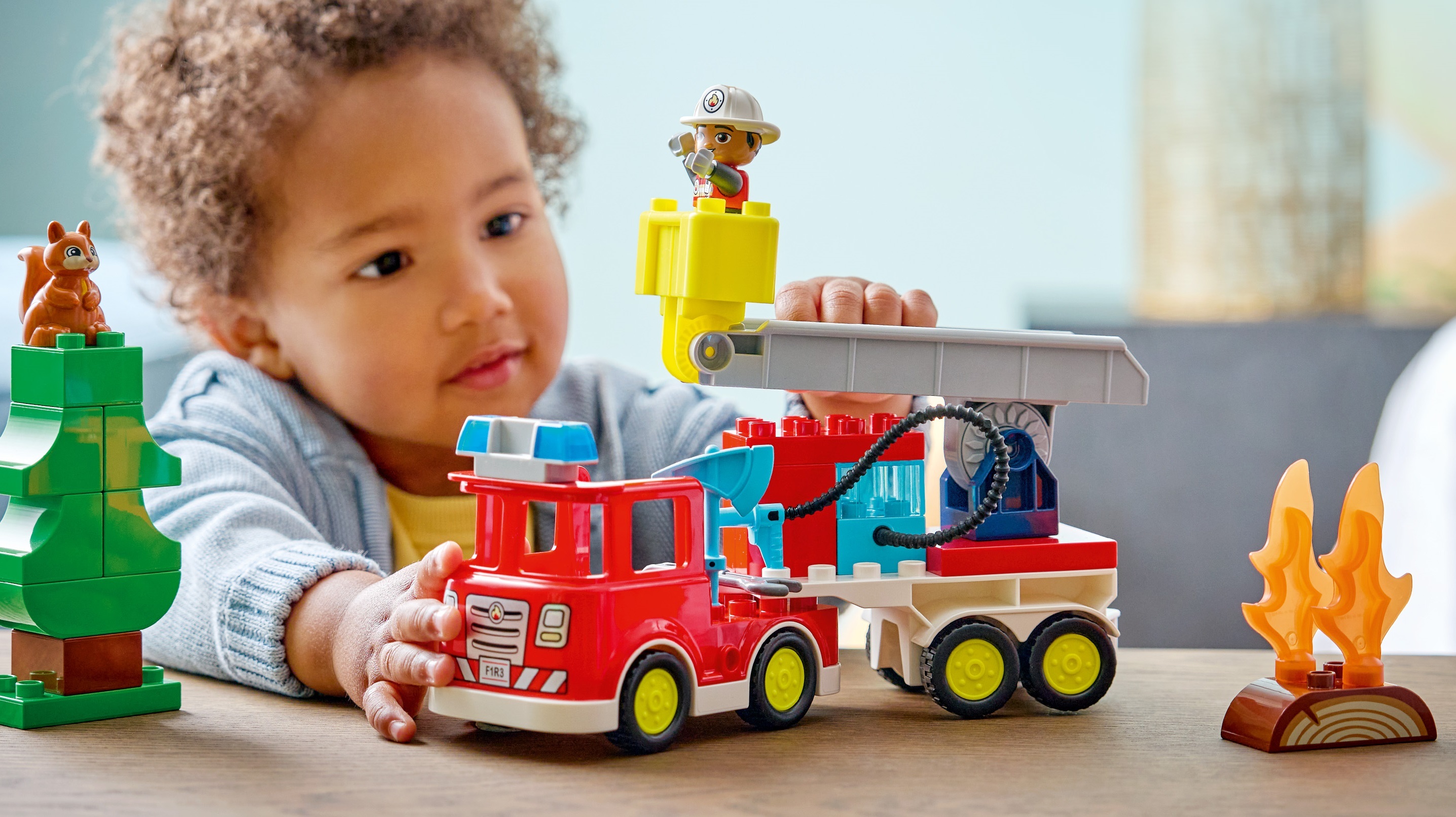 LEGO 10473 DUPLO Town Пожежна машина зі шлангом і пожежникомфото4