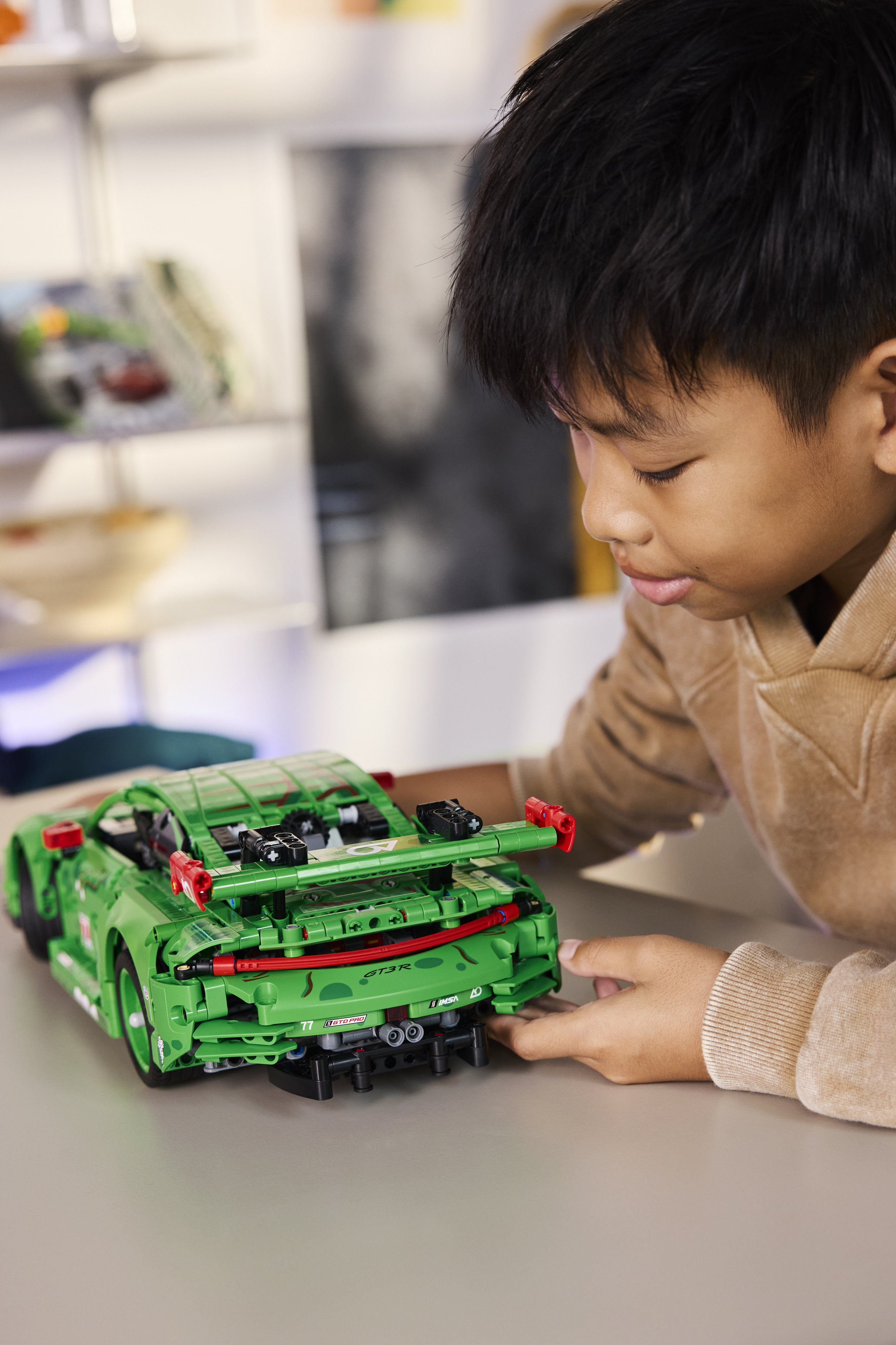 LEGO 42224 Technic Автомобиль Porsche 911 GT3 R REXY AO Racing фото 9