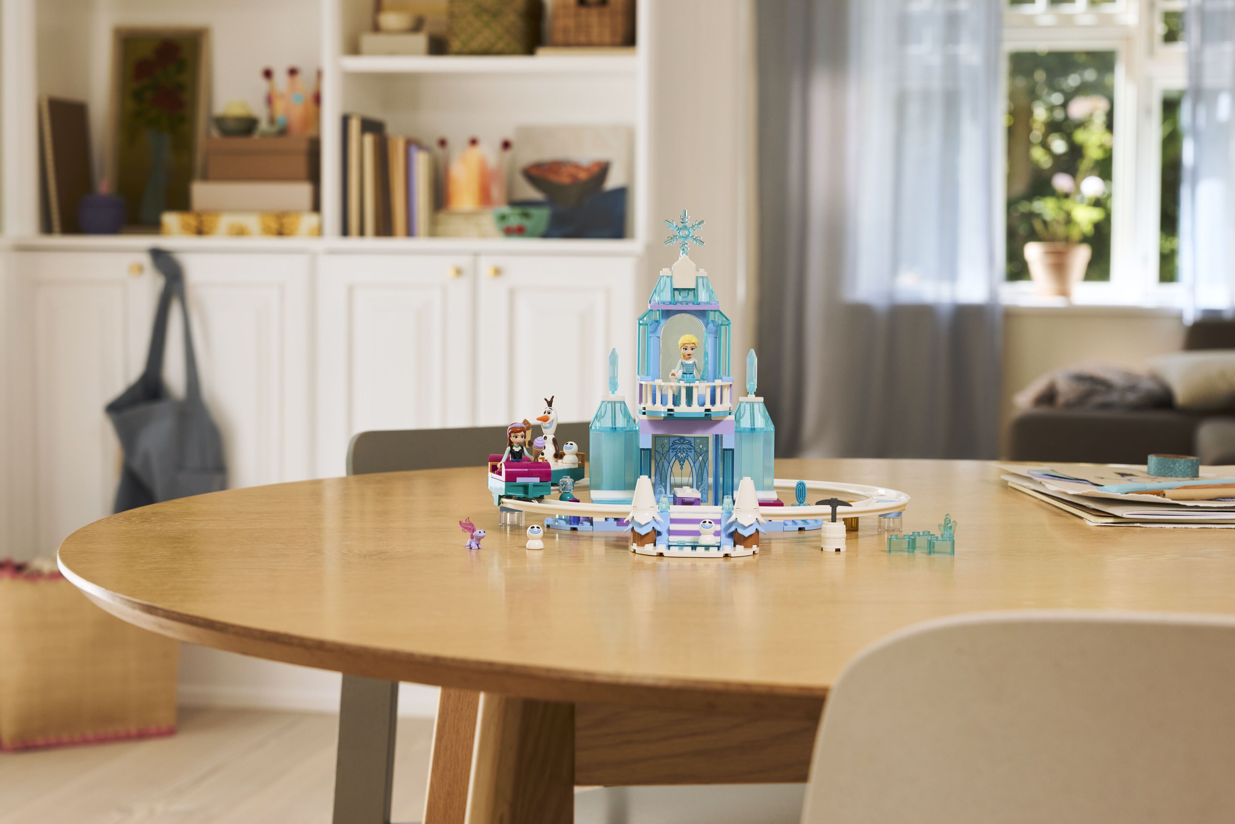 LEGO 43281 Disney Princess Ледяной дворец Эльзы и веселое катание на санках фото 11