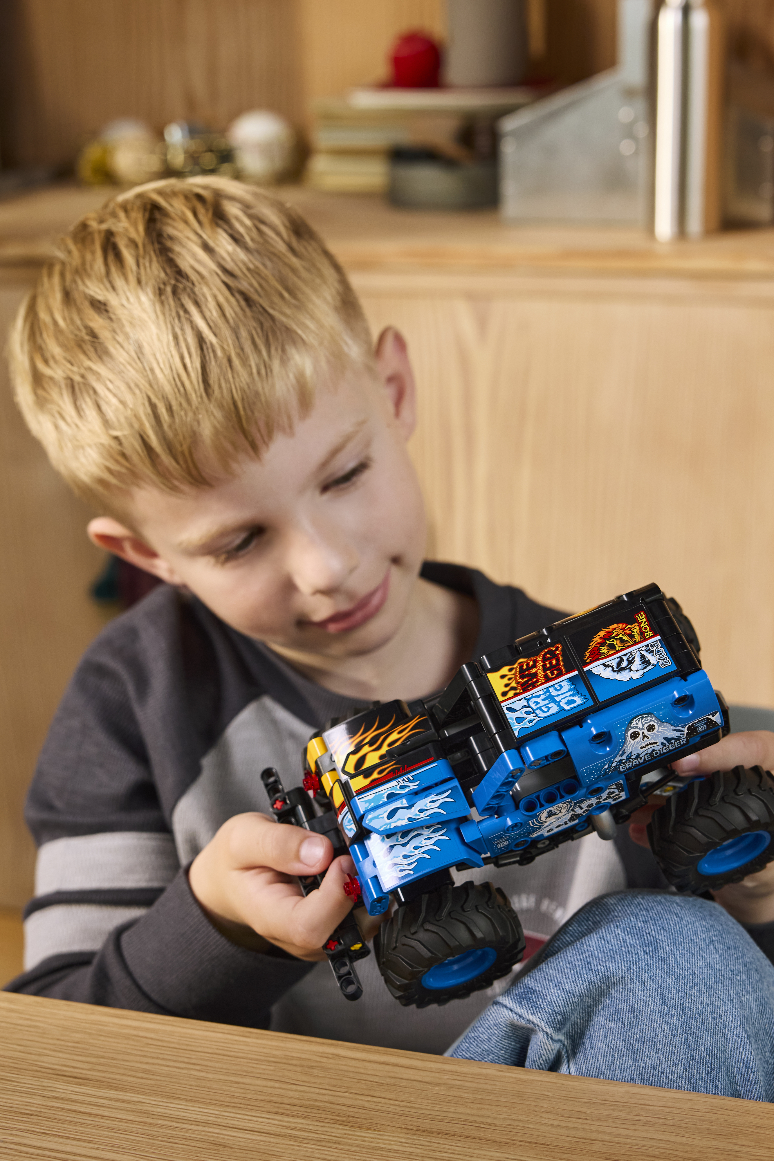 LEGO 42219 Technic Monster Jam Grave Digger Огонь и лед фото 6