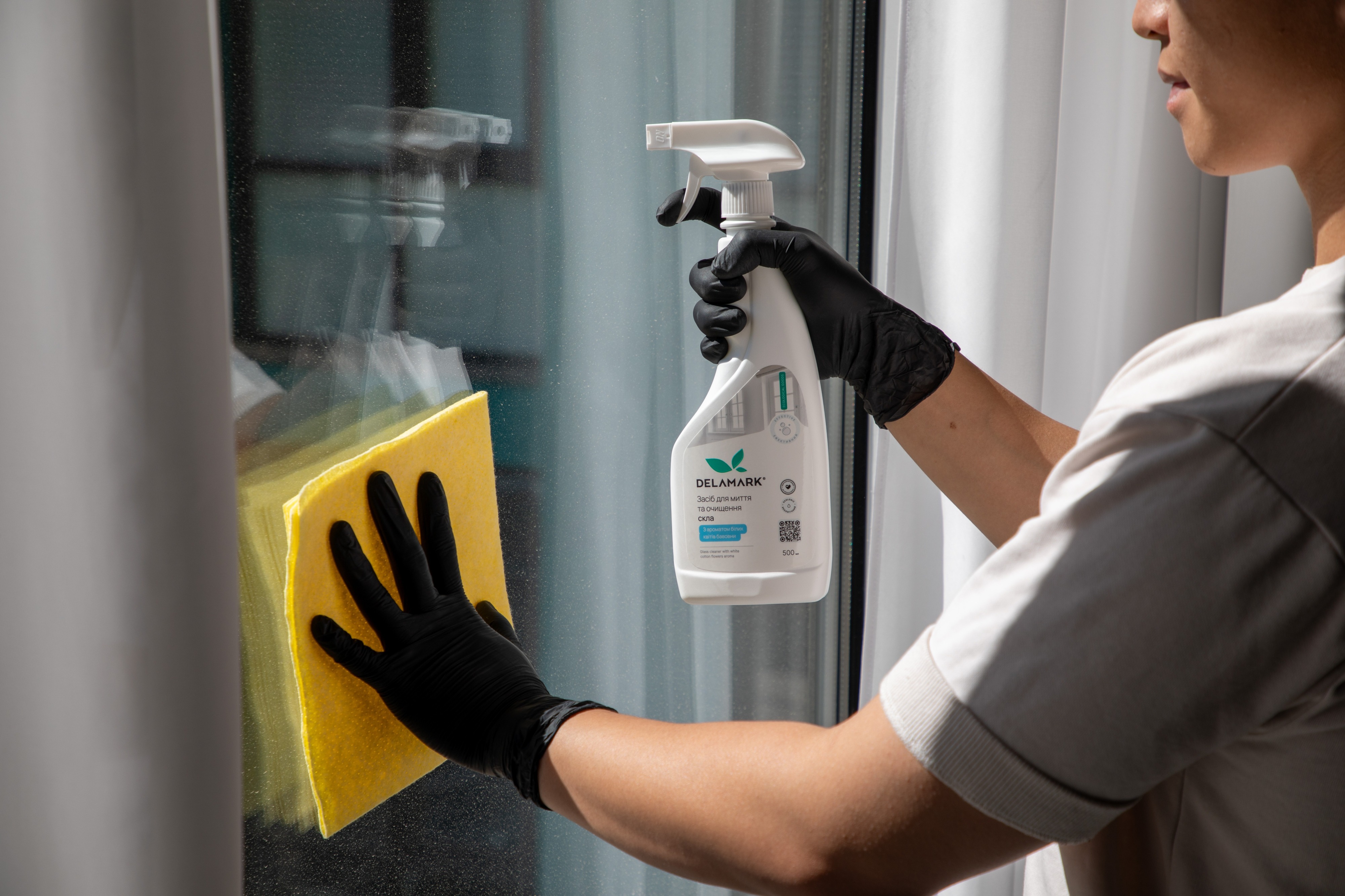 Средство для мытья стекла DeLaMark белые цветы хлопка 0,5 л. фото 