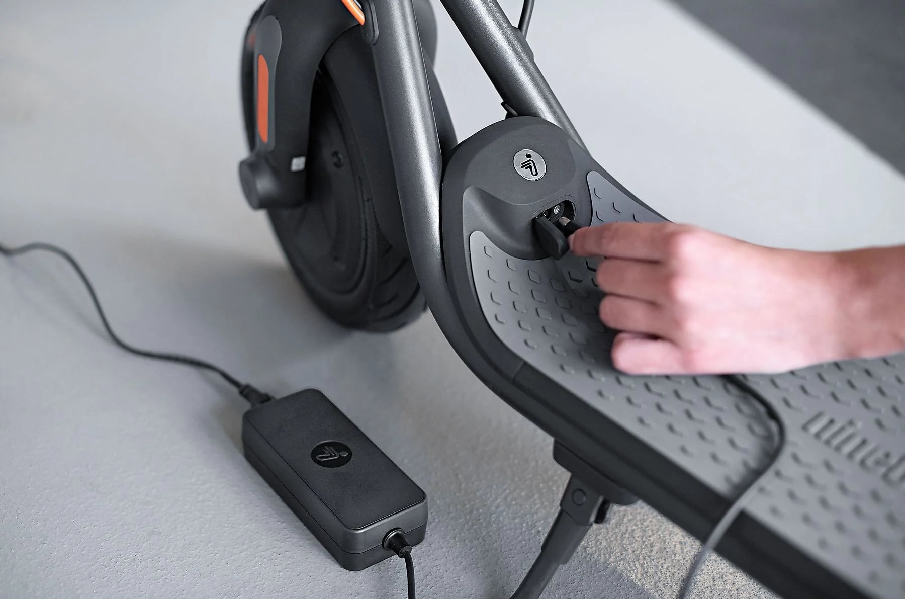 Зарядний пристрій Segway-Ninebot 36V для серій Max/F/E/D (AD.05.00.13.0015)фото2