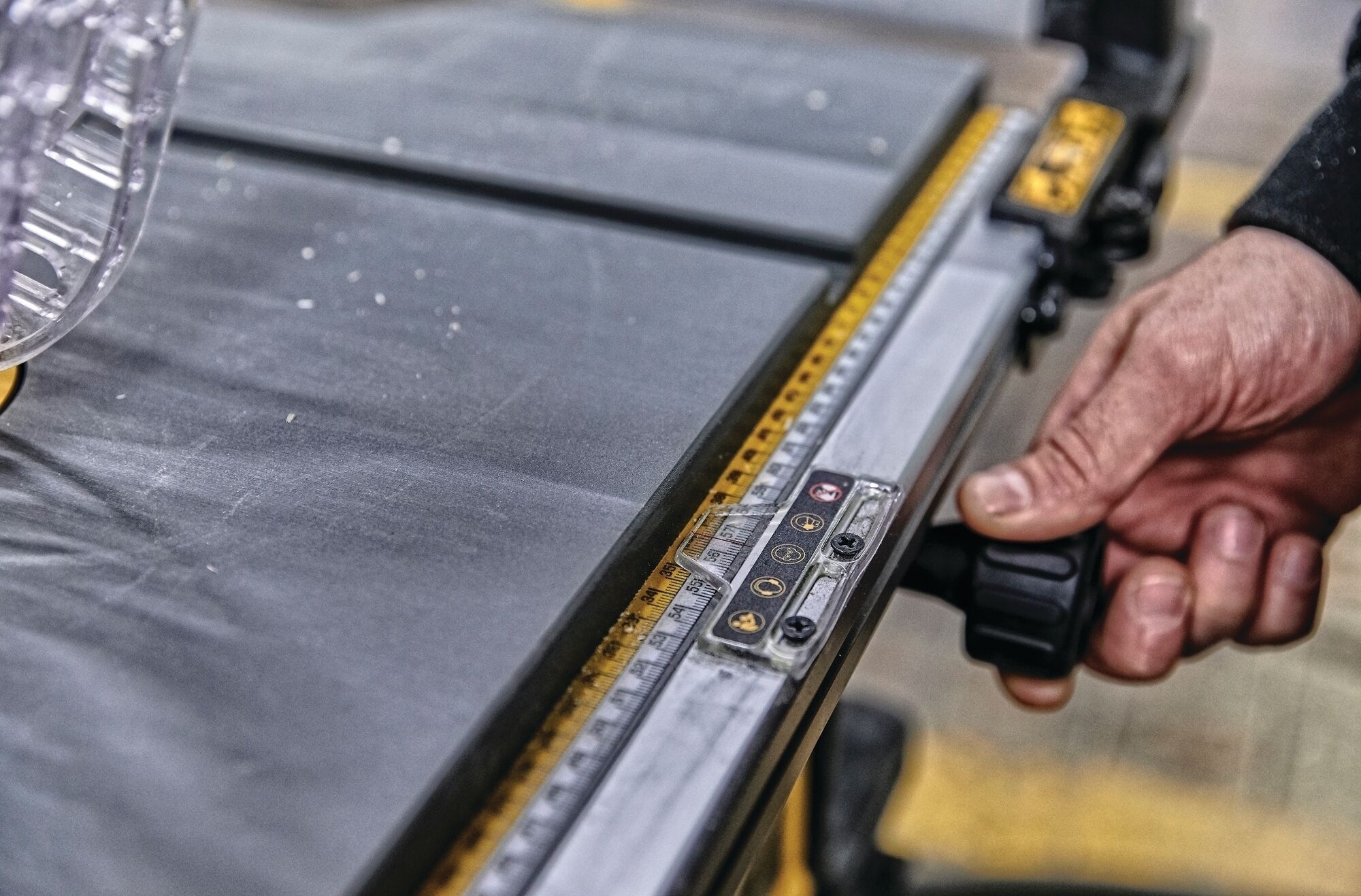 Пила настільна торцювальна DeWALT 2000Вт (DWE7492)фото4