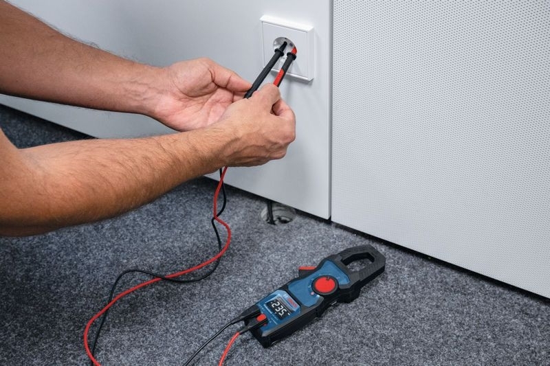 Кліщі електровимірювальні Bosch Professional GMC 600-15 0-600В (0.601.077.600)фото4