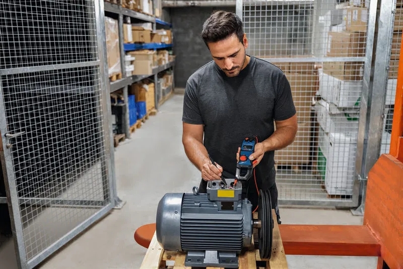 Кліщі електровимірювальні Bosch Professional GMC 600-15 0-600В (0.601.077.600)фото6