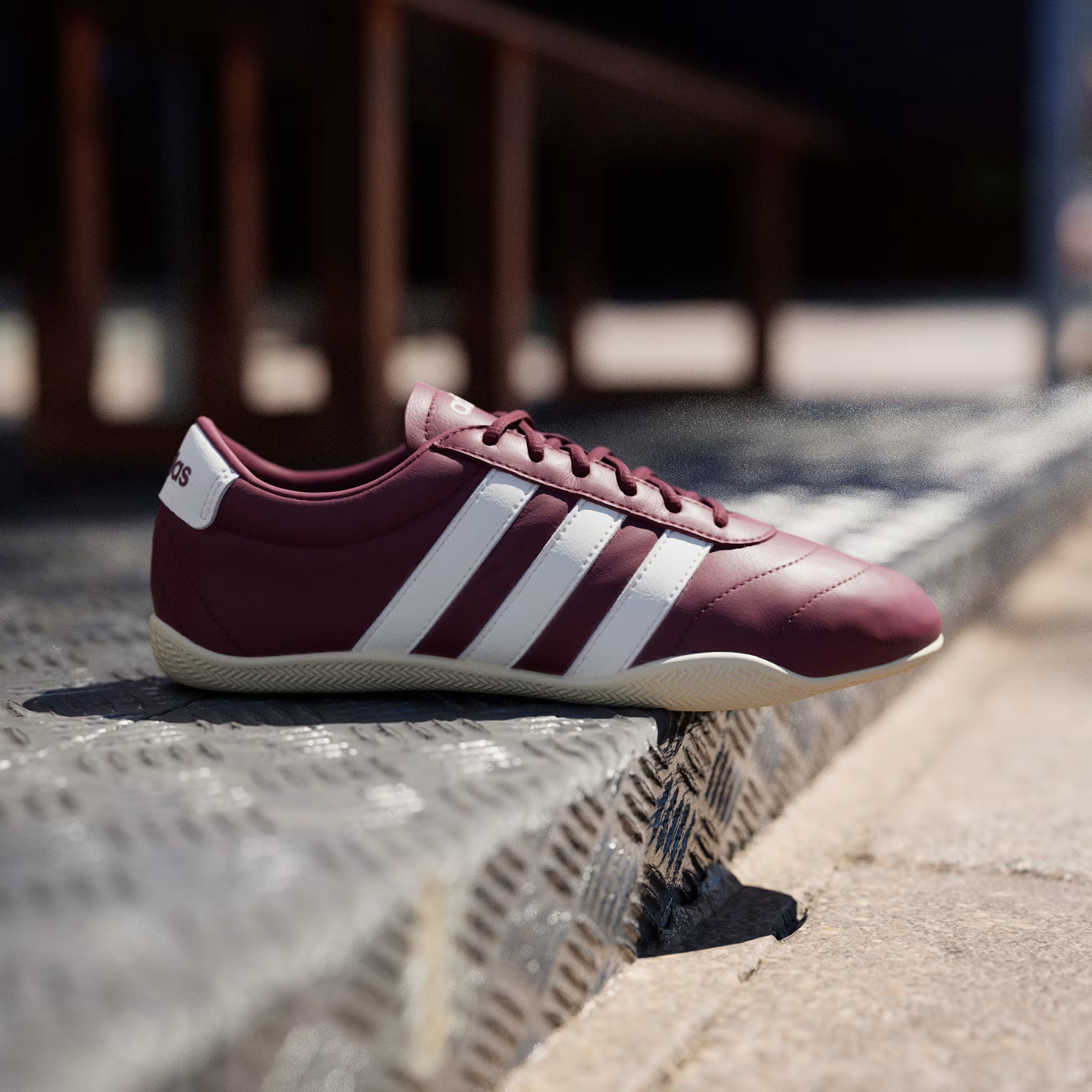 Кеди жіночі Adidas Grand Court Lo JQ7242 38 (5 UK) бордовіфото