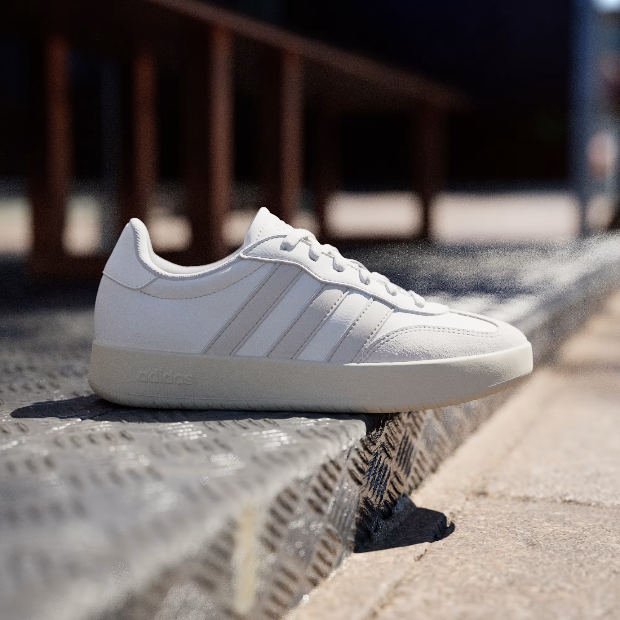 Кеды женские Adidas Barreda JP5957 36 2/3 (4 UK) белые фото 9