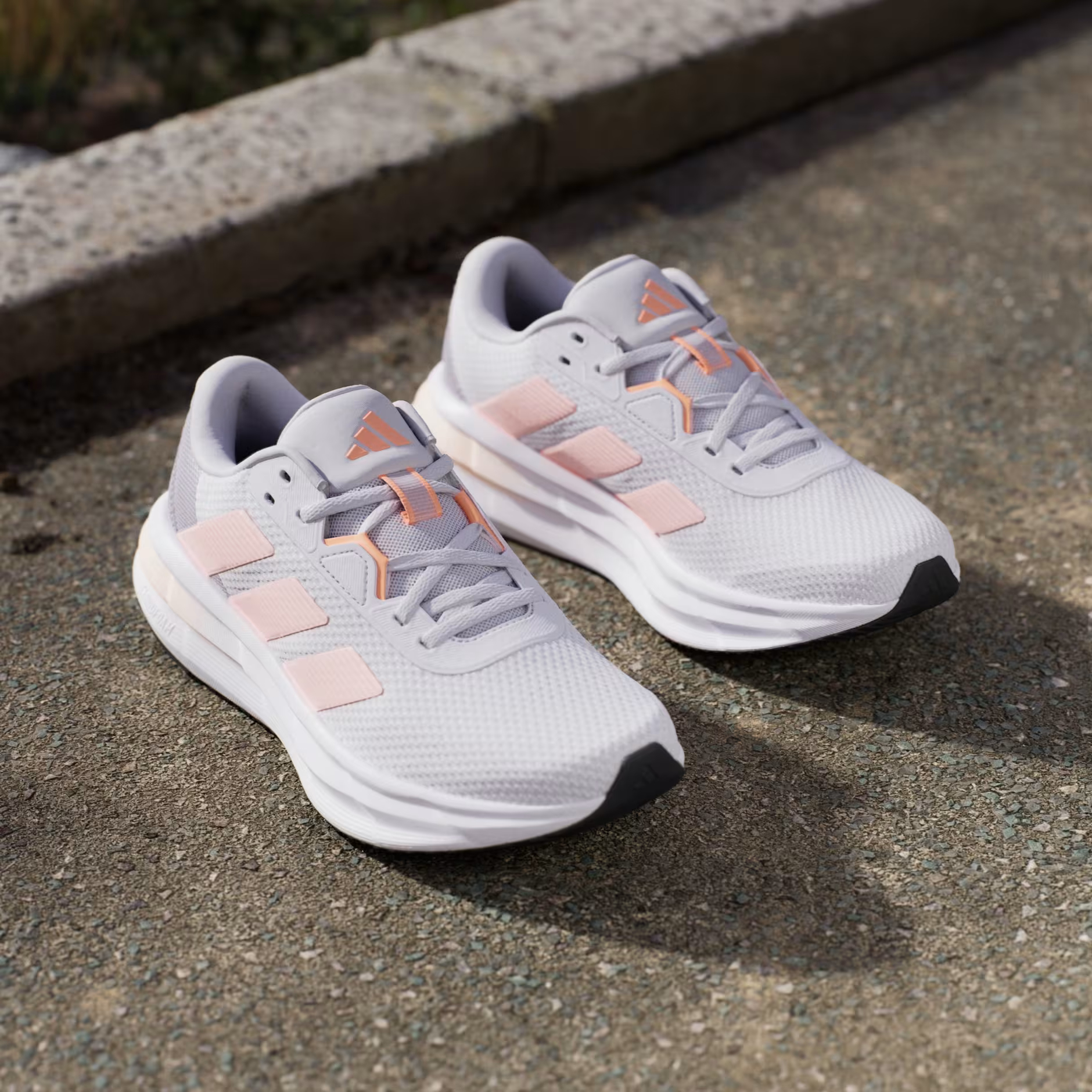 Кроссовки женские Adidas Galaxy 7 W JP6593 37 1/3 (4.5 UK) светло-серые фото 