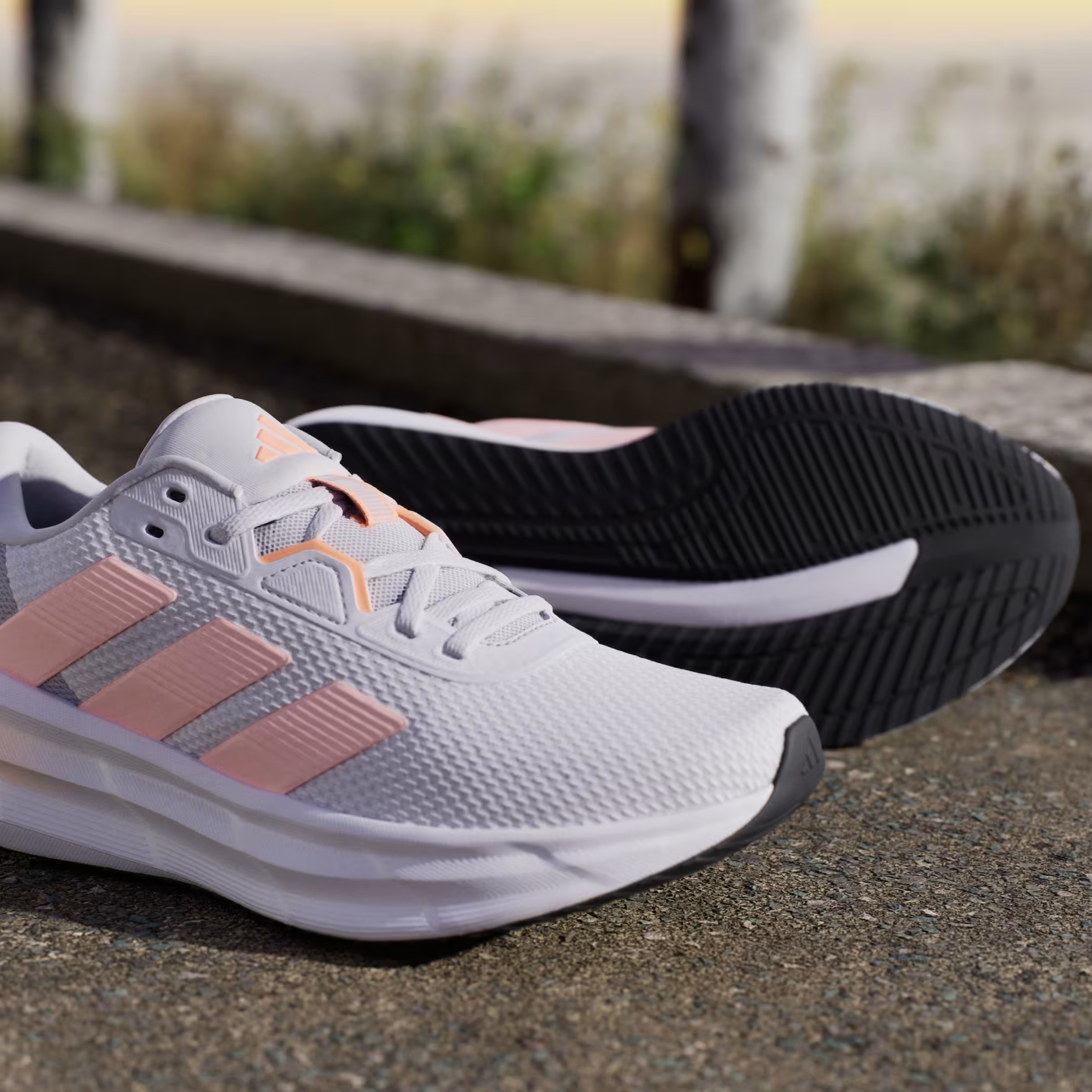 Кроссовки женские Adidas Galaxy 7 W JP6593 37 1/3 (4.5 UK) светло-серые фото 