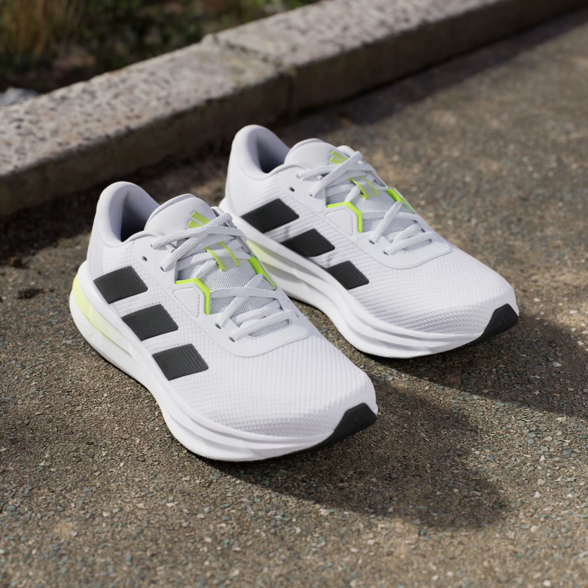 Кросівки чоловічі Adidas Galaxy 7 M JP6600 40 (6.5 UK) біліфото