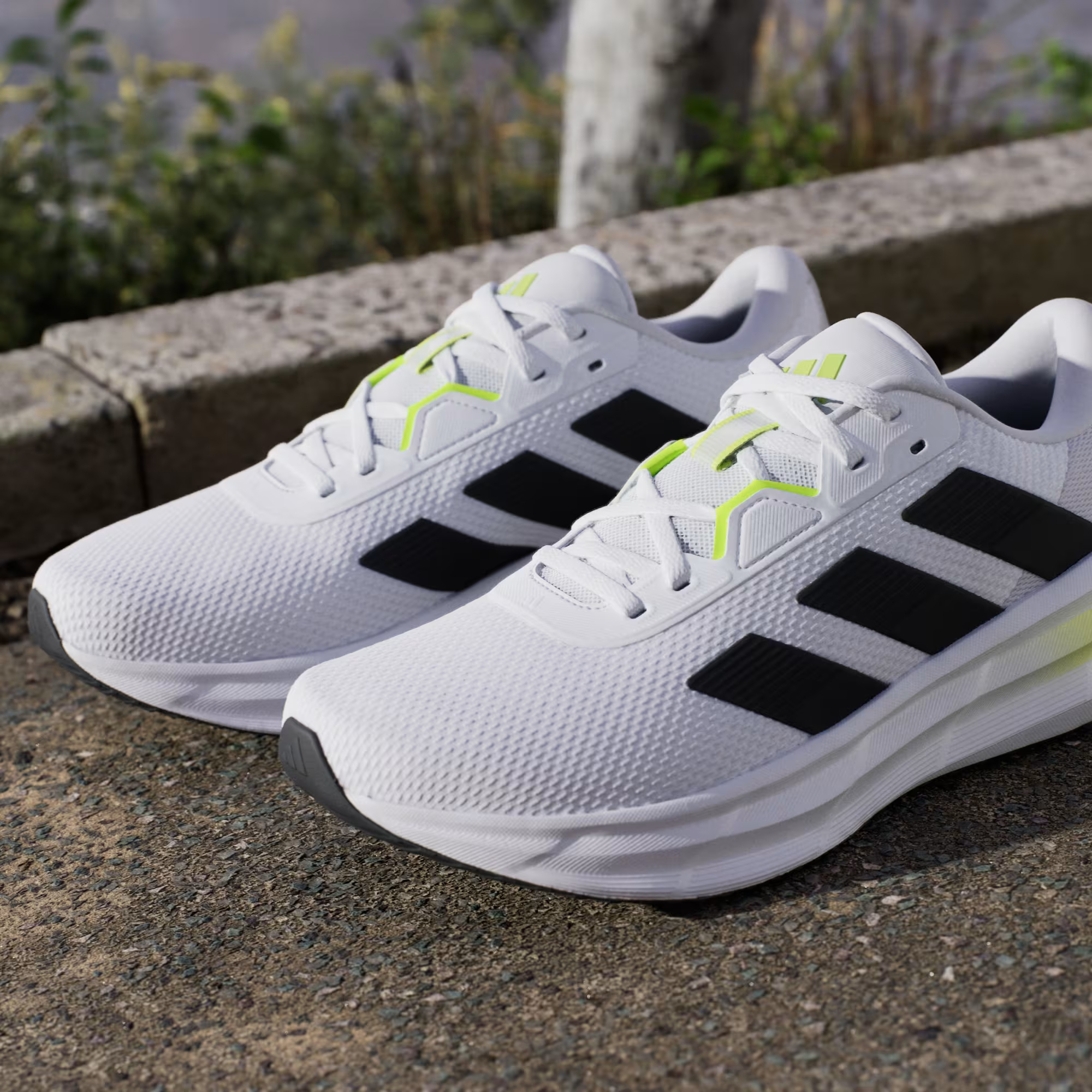 Кросівки чоловічі Adidas Galaxy 7 M JP6600 40 (6.5 UK) біліфото