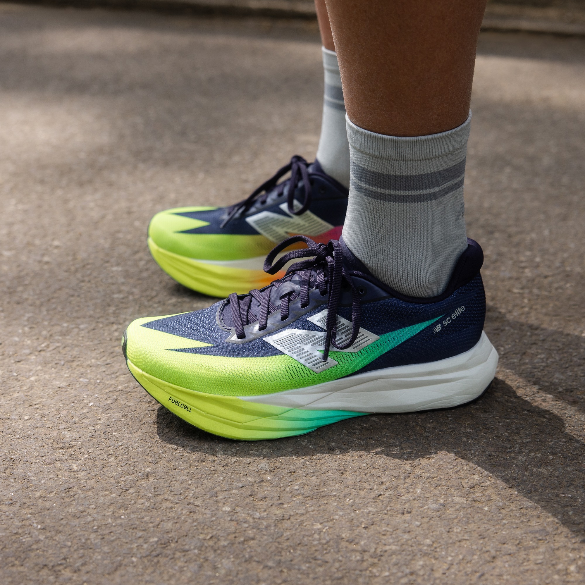 Кроссовки женские New Balance SC Elite v5 WRCEL7UH 38 (7,5 US) сине-зеленые фото 