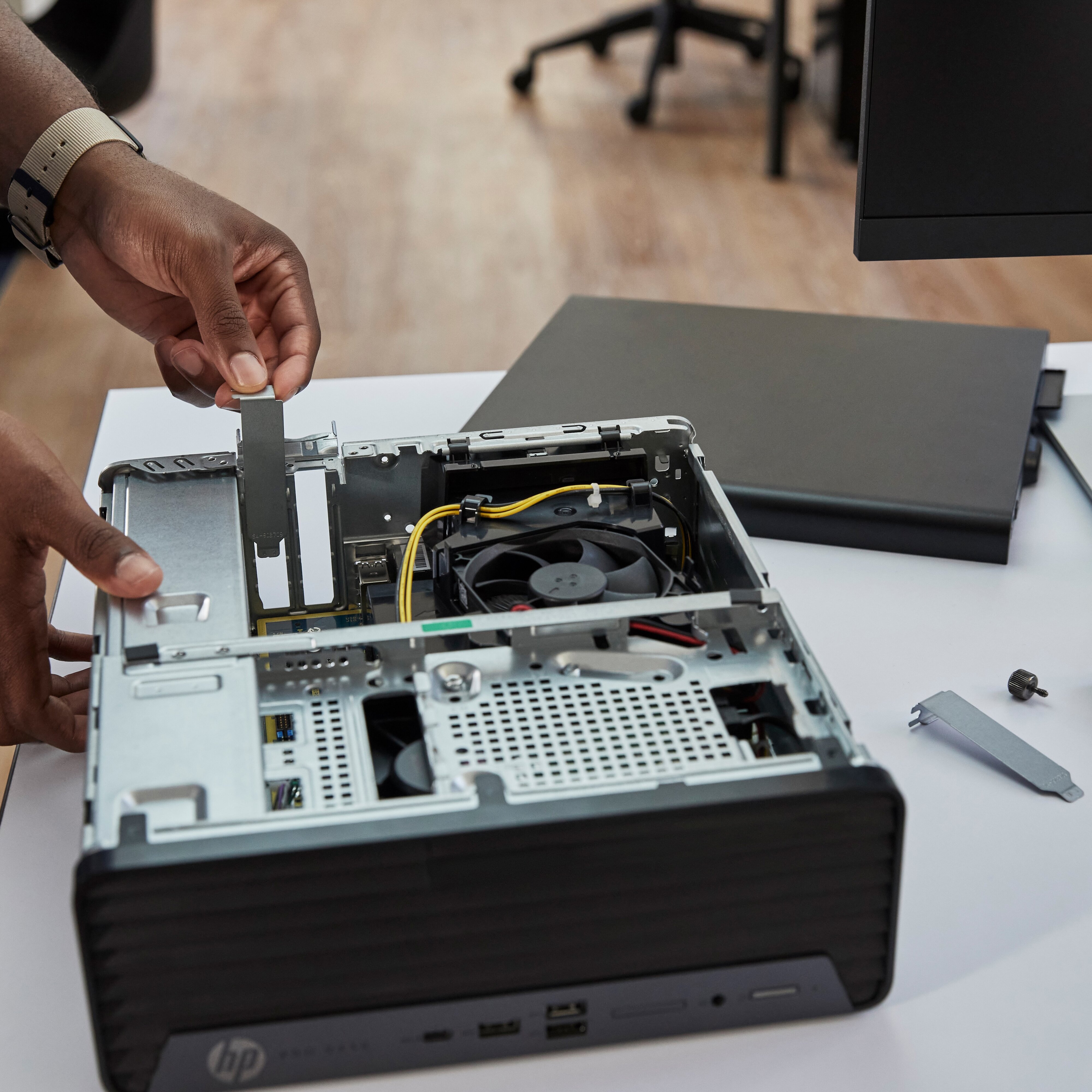 Неттоп HP Pro Small Form Factor 400 G9 Desktop PC (99Q56ET) фото 