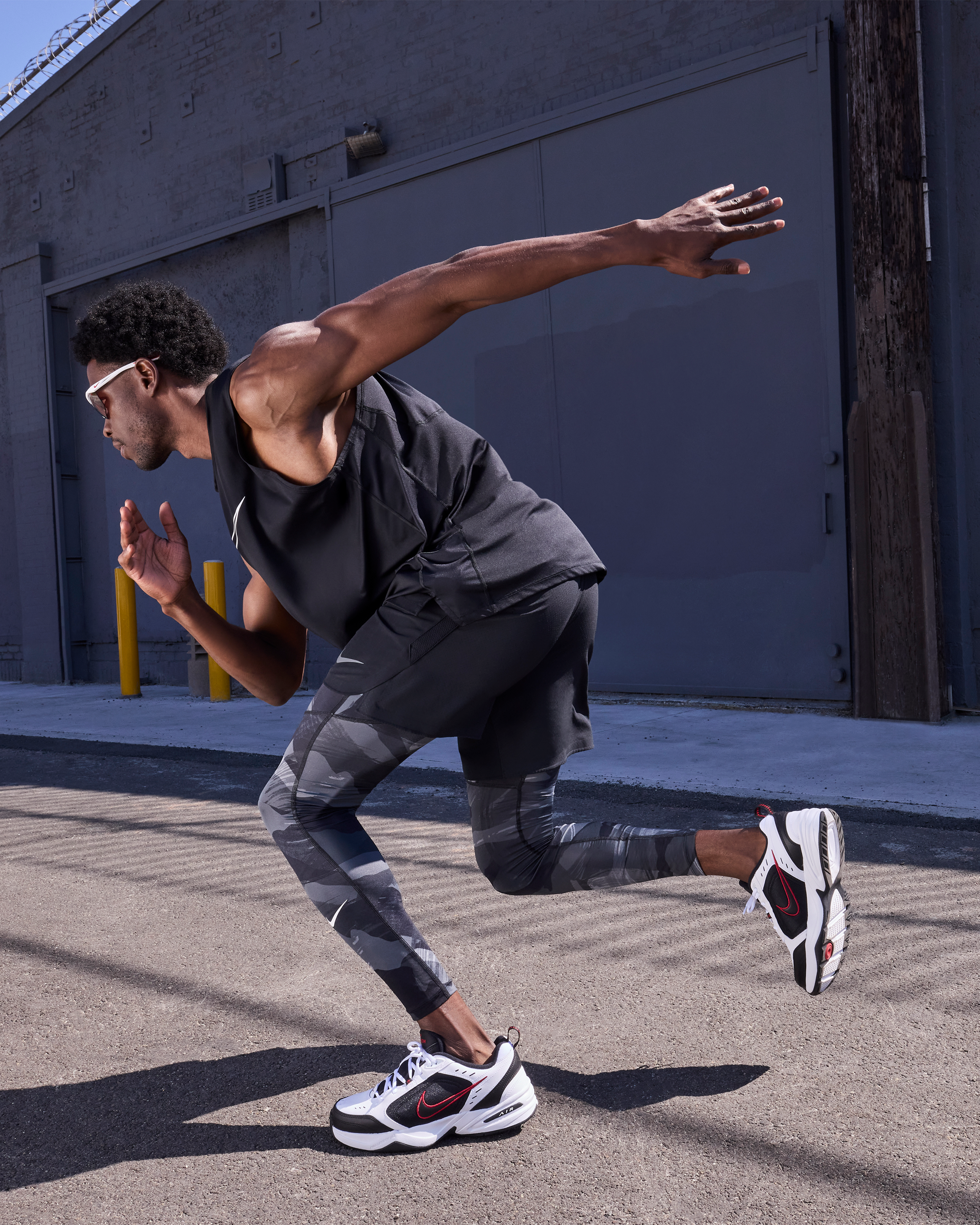 Кросівки чоловічі Nike Air Monarch Iv 415445-101 44,5 (10,5 US) чорно-біліфото11