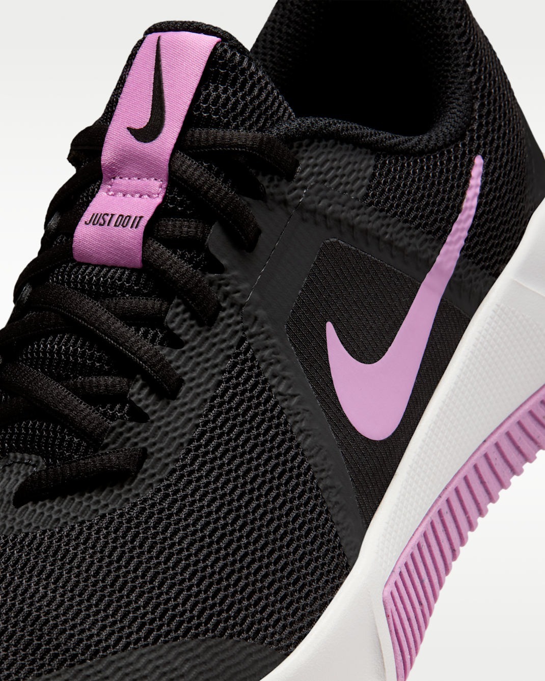 Кроссовки женские Nike W Mc Trainer 3 FQ1830-007 39 (8 US) черные фото 3