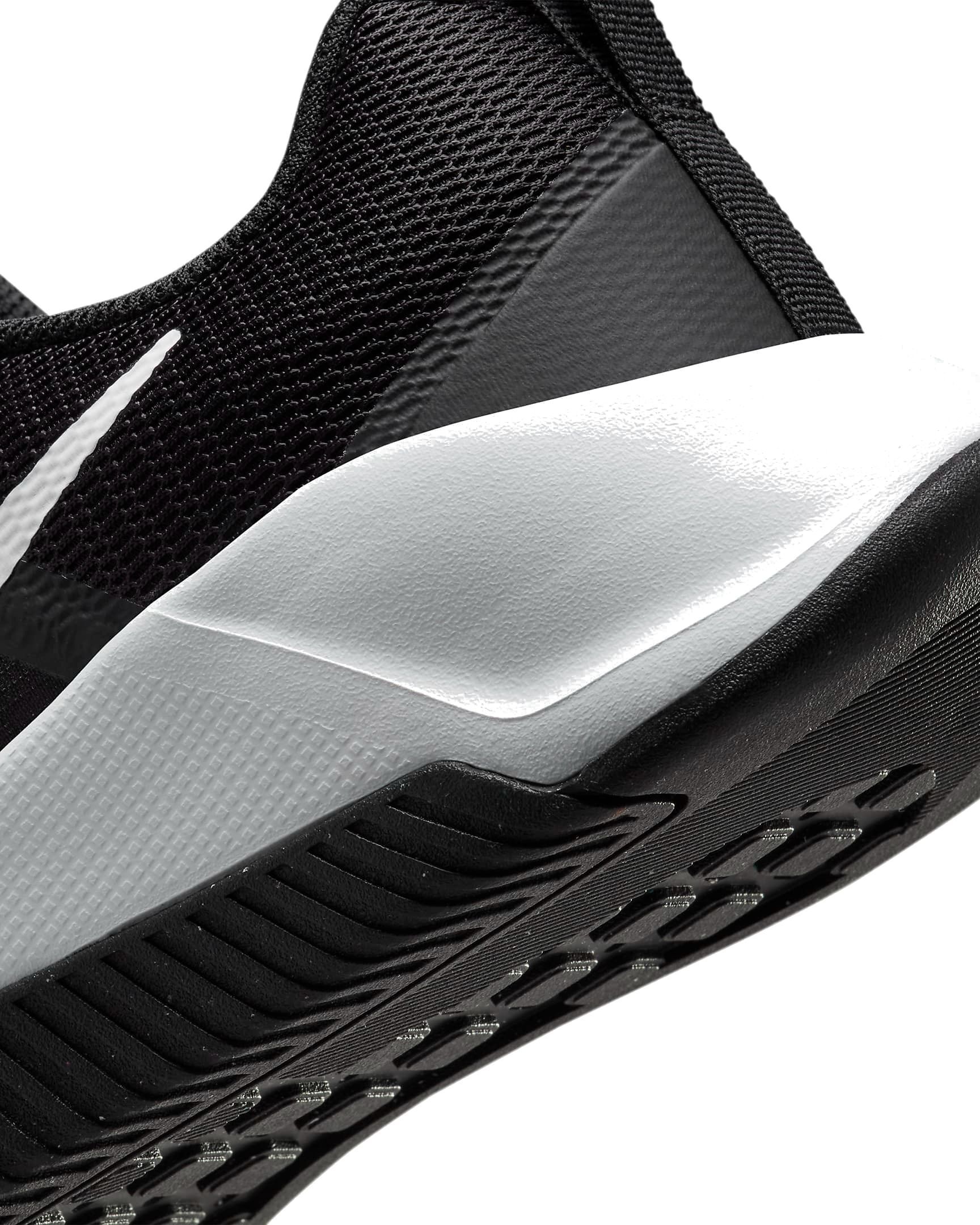 Кросівки чоловічі Nike M Mc Trainer 3 FQ1831-001 44,5 (10,5 US) чорніфото