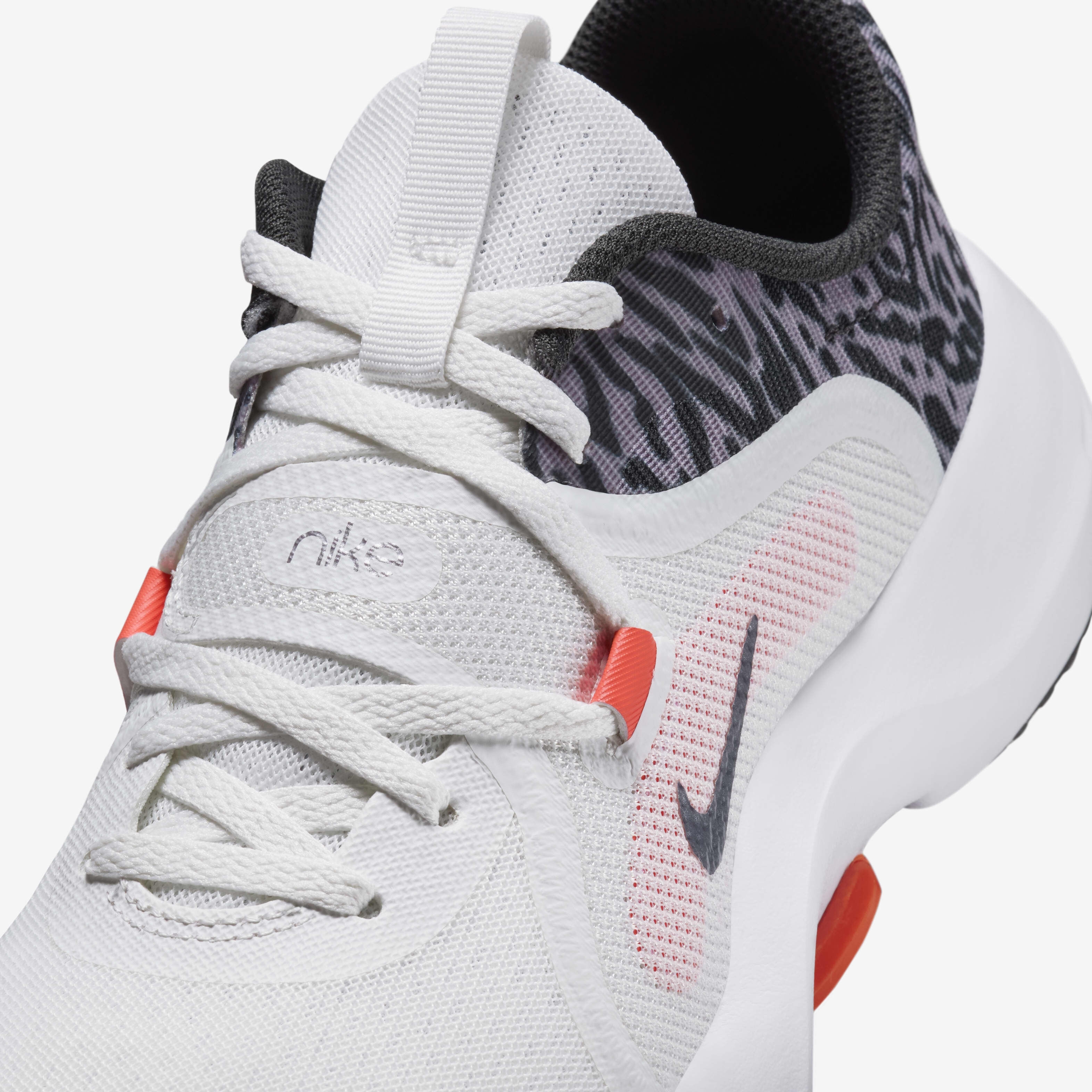 Кроссовки женские Nike W In-Season Tr 13 Prm FQ7205-100 38 (7 US) белые фото 