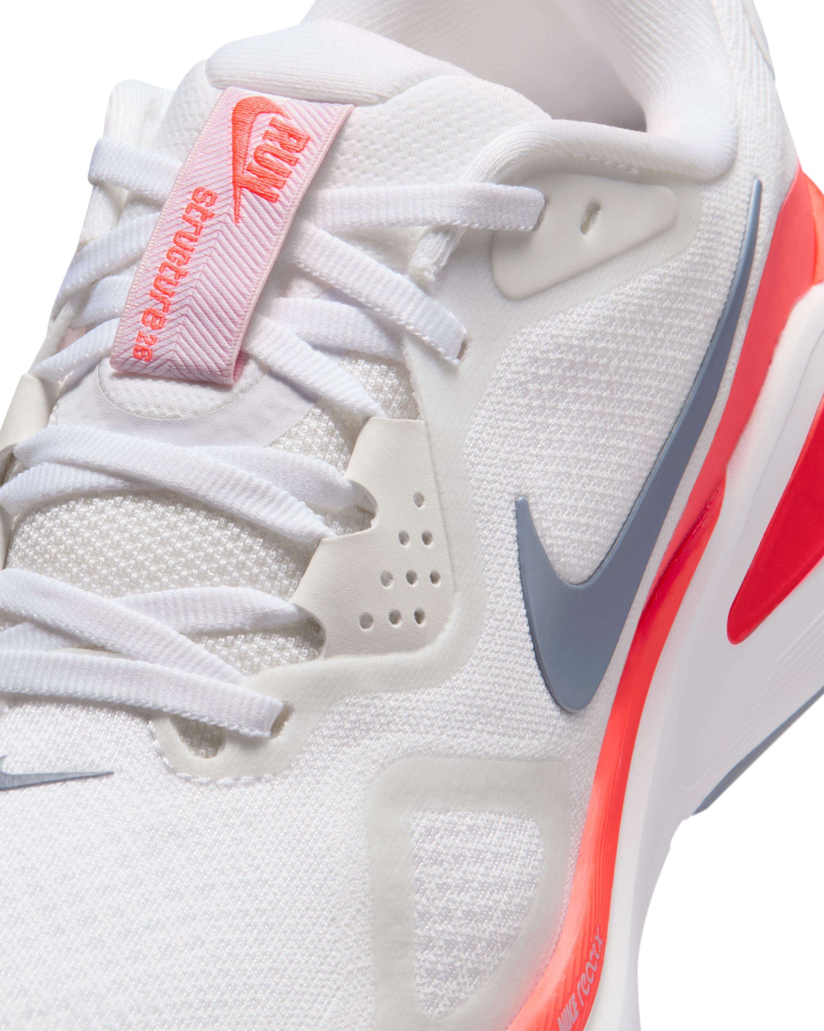 Кроссовки женские Nike W Structure 26 HJ1101-105 40 (8,5 US) белые фото 