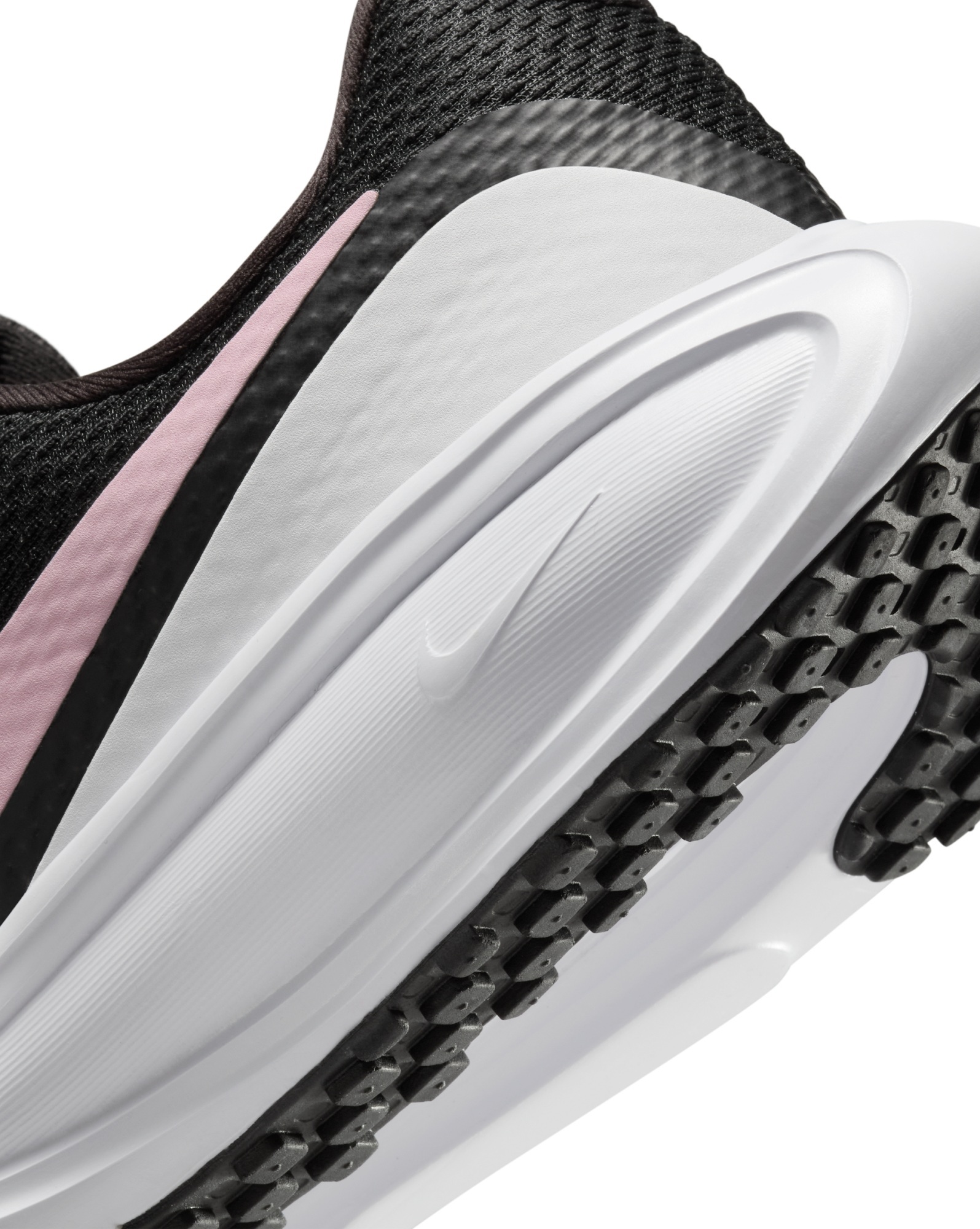 Кроссовки женские Nike W Revolution 8 HJ8485-005 40 (8,5 US) черные фото 9