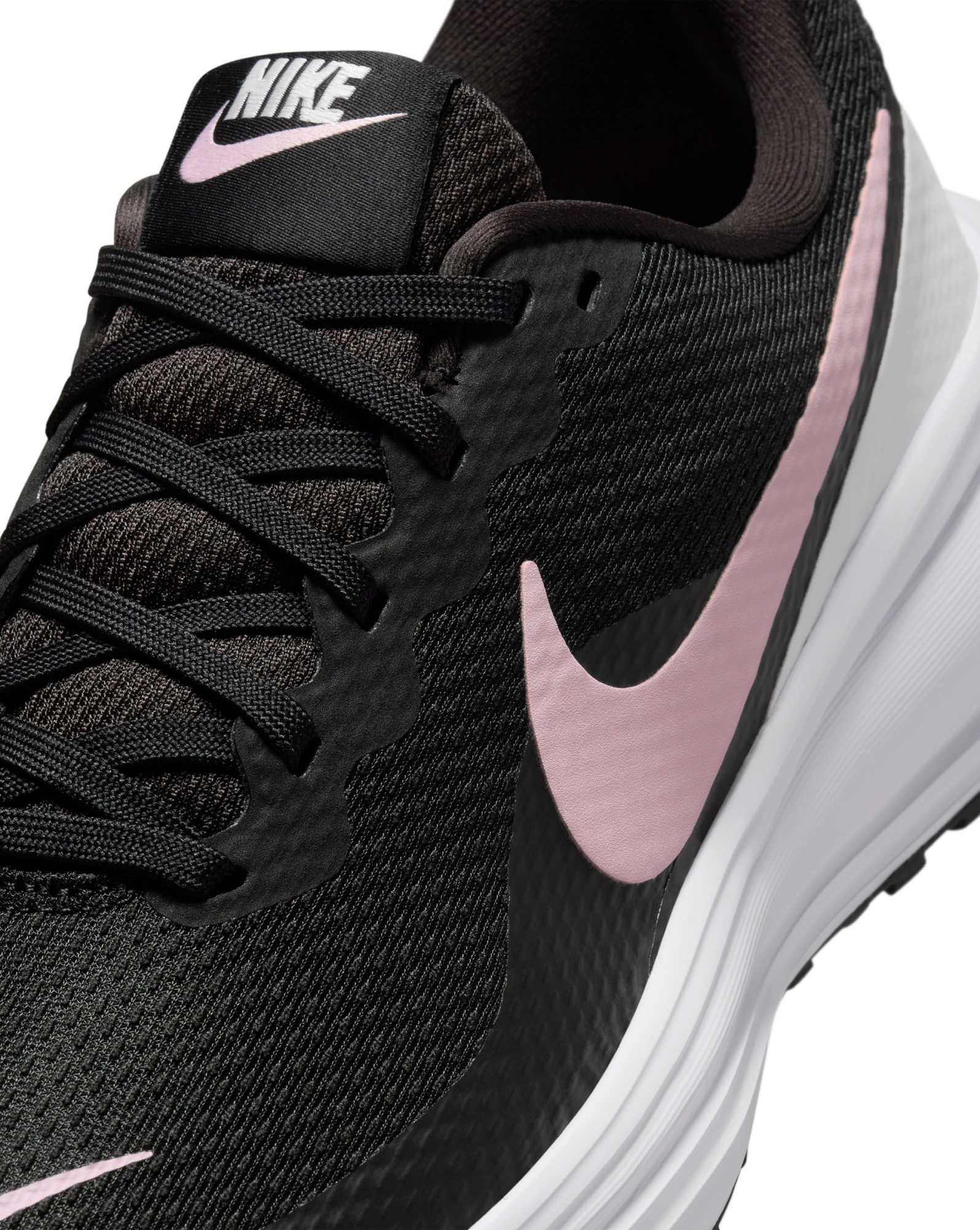 Кроссовки женские Nike W Revolution 8 HJ8485-005 38 (7 US) черные фото 