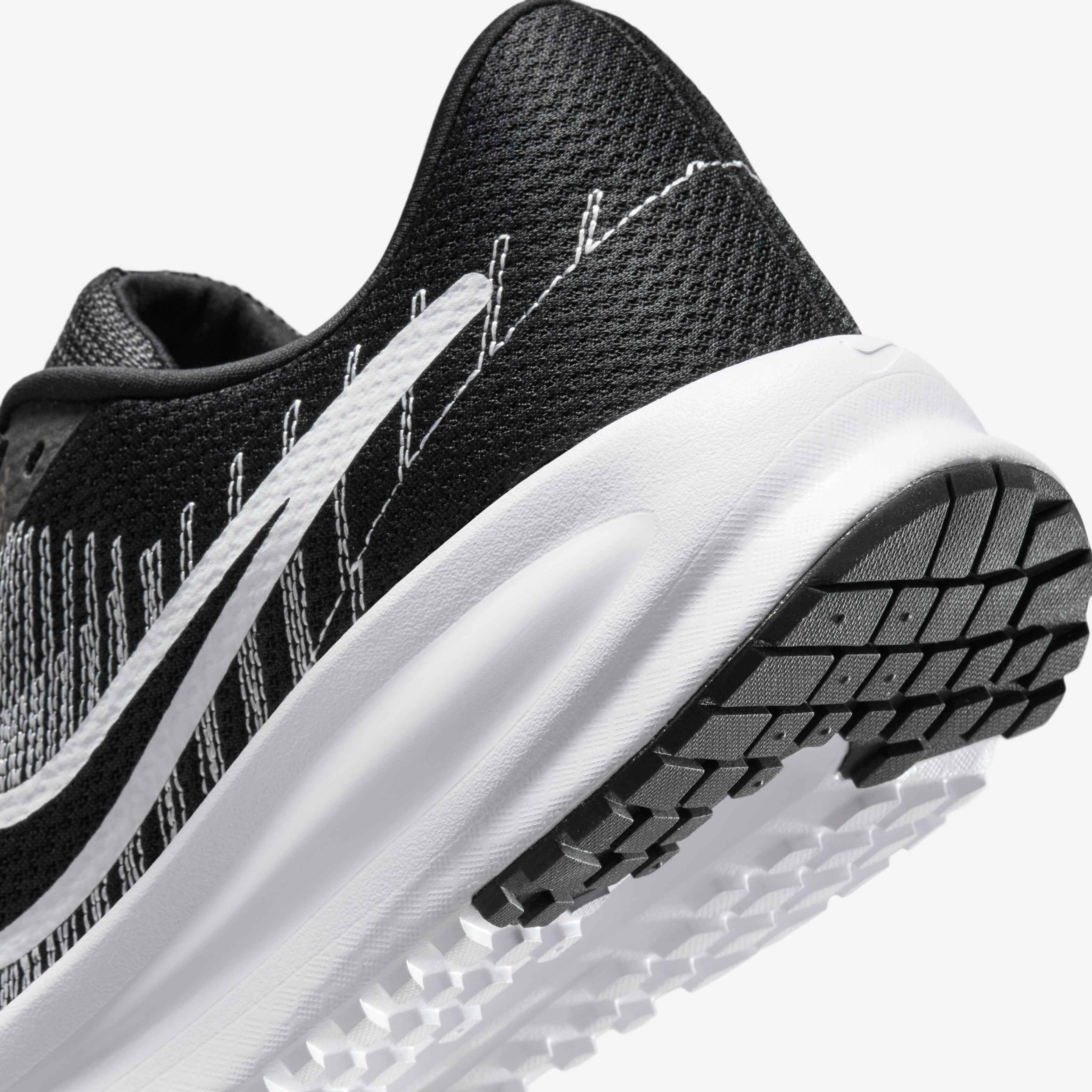 Кросівки чоловічі Nike Run Defy HM9594-004 42 (8,5 US) чорніфото8