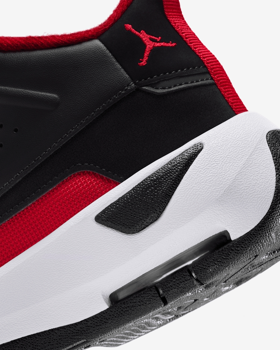 Кроссовки подростковые Nike Jordan Max Aura 7 (Gs) HQ2089-003 40 (7Y US) черные/красные фото 