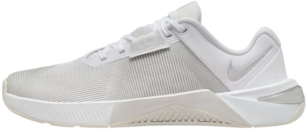 Кроссовки женские Nike W Metcon 10 HQ2620-100 39 (8 US) белые фото 